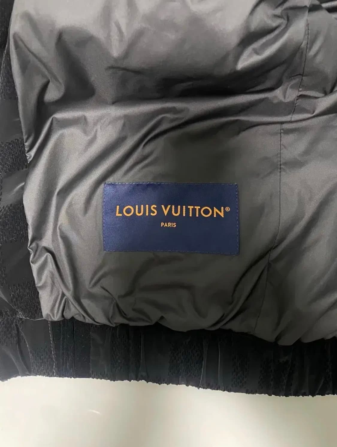 새상품 25SS 루이비통 퍼렐 벨벳 윈드브레이커 자켓 48 백화점택 상품이미지5