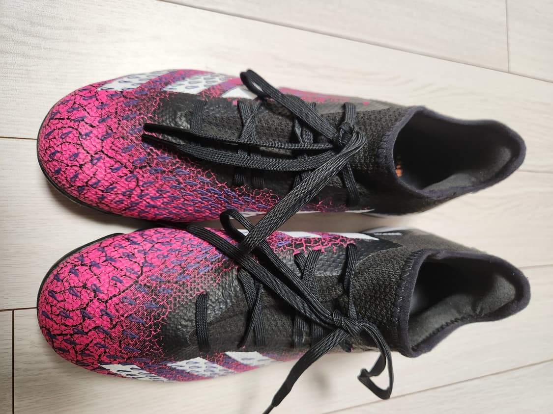 아디다스 프레데터 프릭.3 L TF 풋살화 FW7520 사이즈250

여 상품이미지2