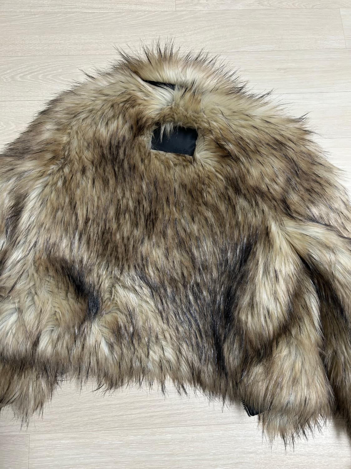 마뗑킴 넥버클 크롭 퍼자켓 베이지 상품이미지4