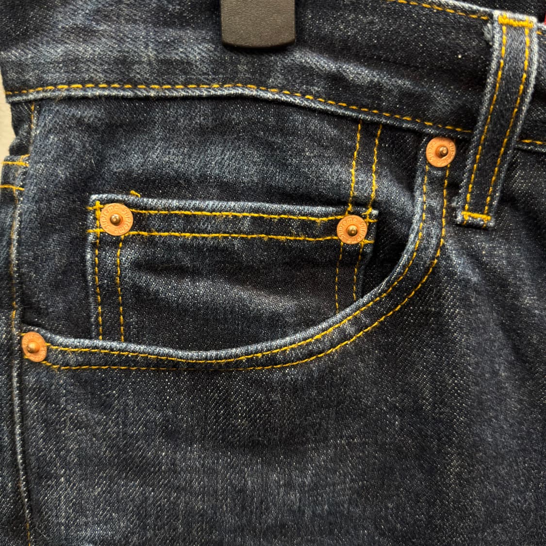 슈프림 리지드 슬림 셀비지 데님 팬츠 후면 패치 로고 포인트 상품이미지6