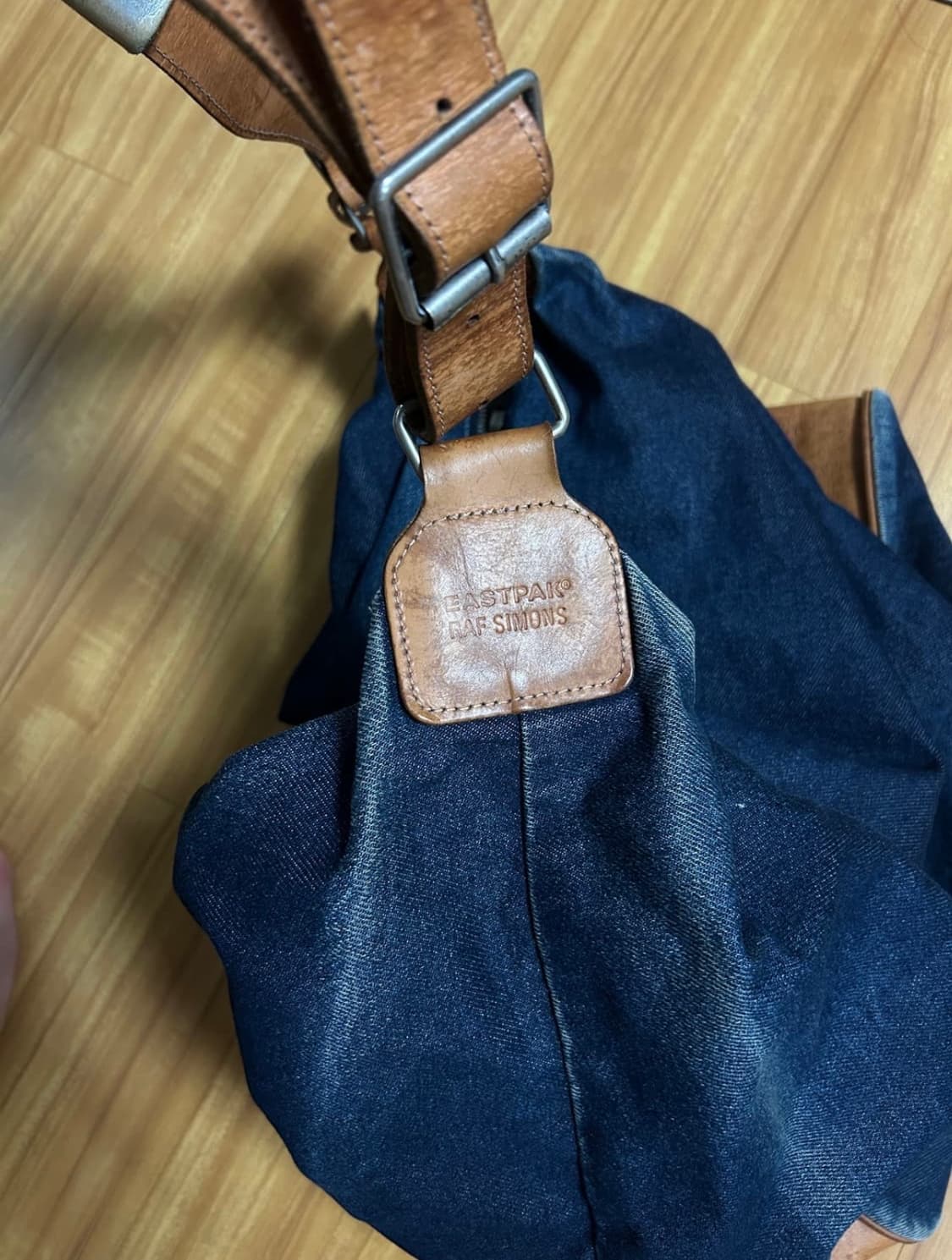 라프시몬스X이스트팩데님 호보백 상품이미지2