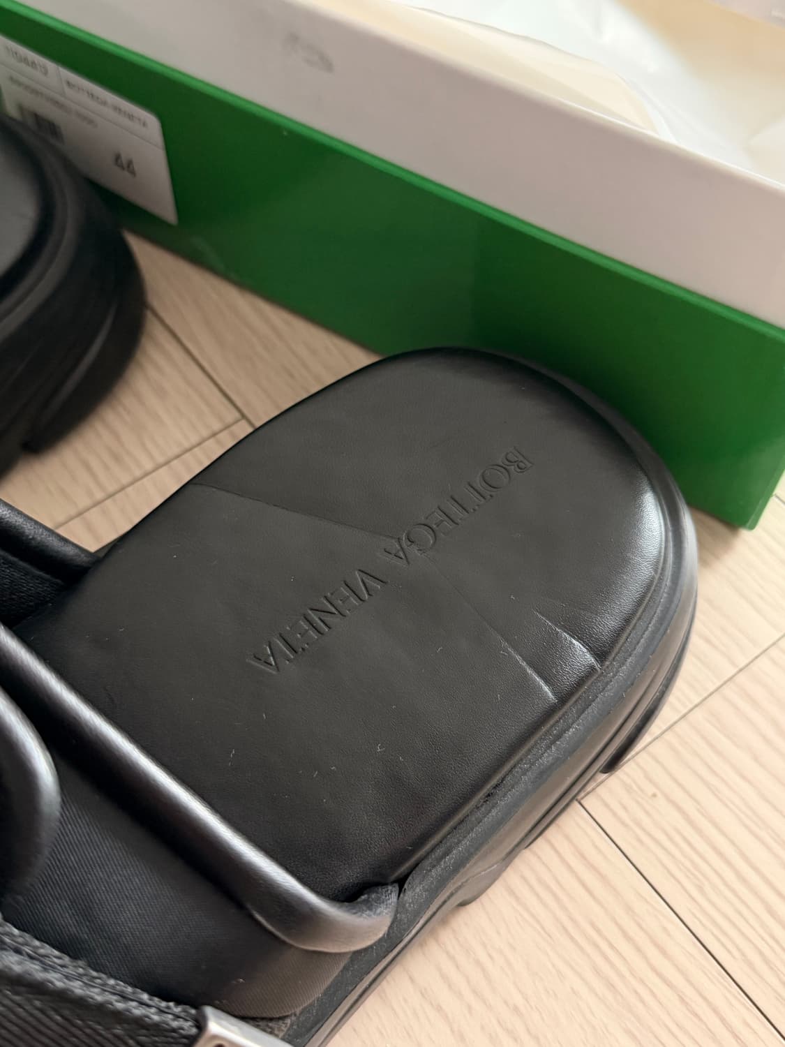 보테가 베네타 오버사이즈 슬리퍼 판매합니다 상품이미지4