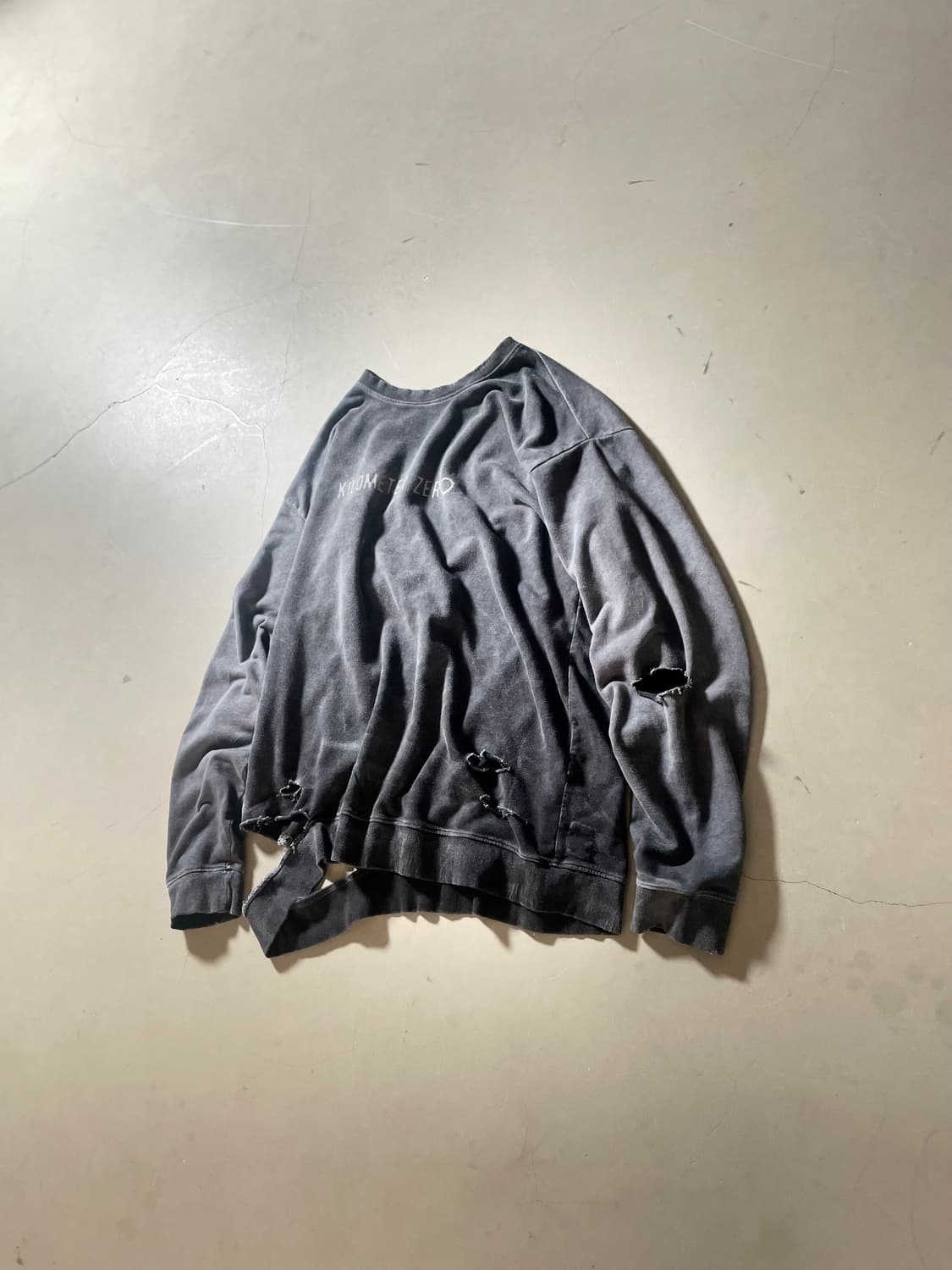 KZ Atelier Distressed Sweatshirt 상품이미지1