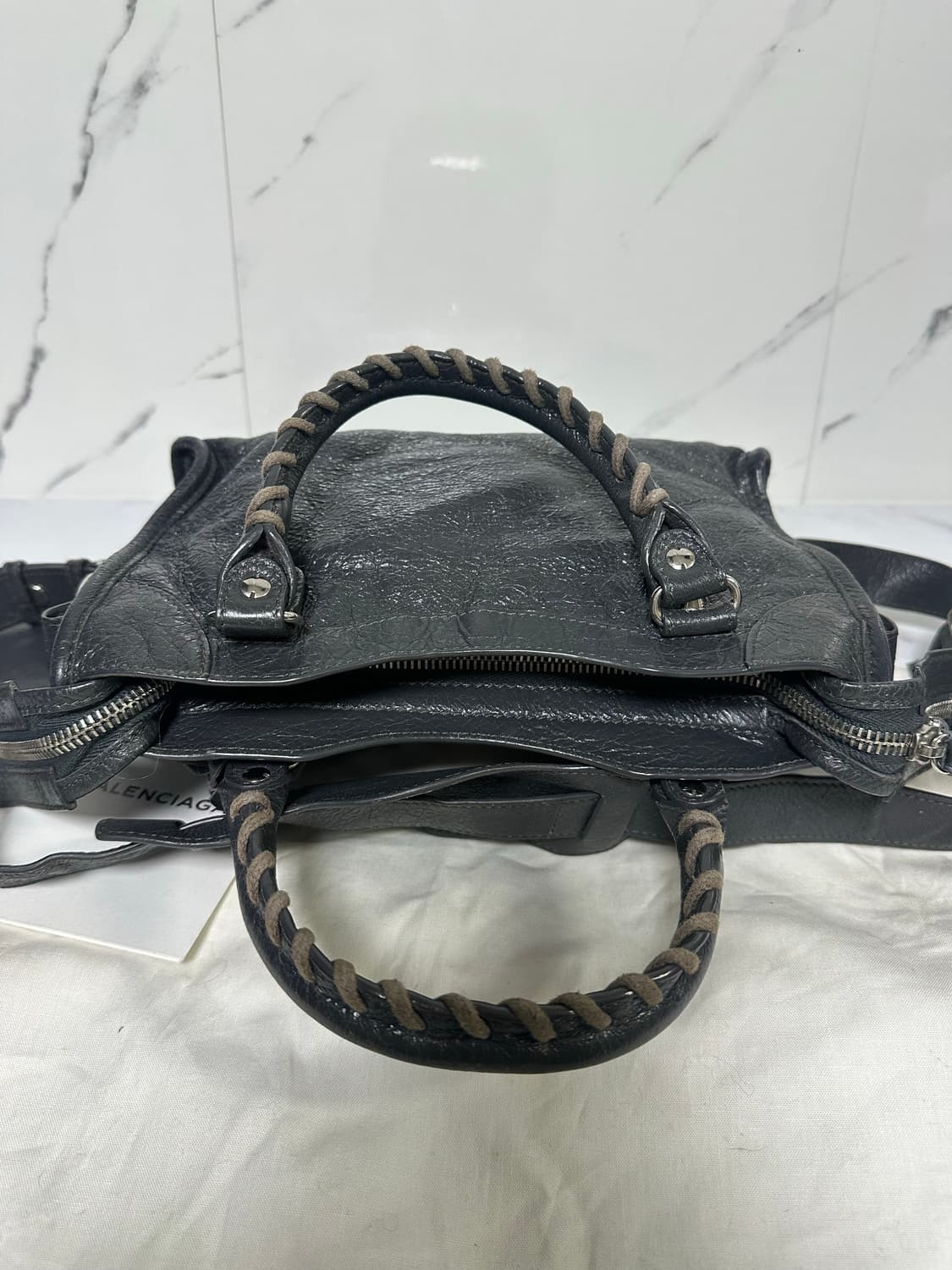 [A+ 정품] 발렌시아가 시티 모터백 미니 다크그레이 상품이미지5