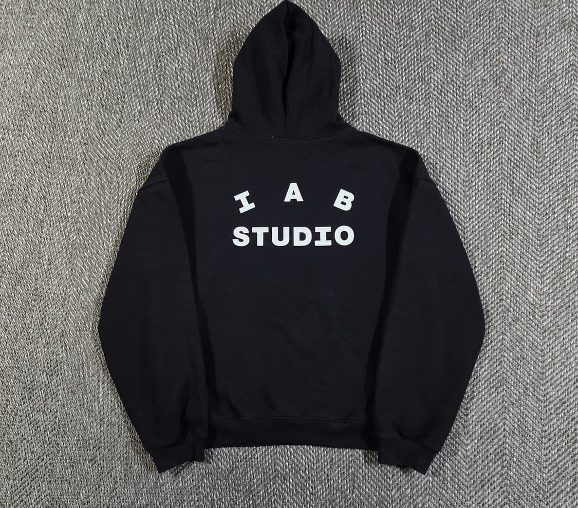 IAB studio 아이앱 스튜디오 블랙 후드티 상품이미지2