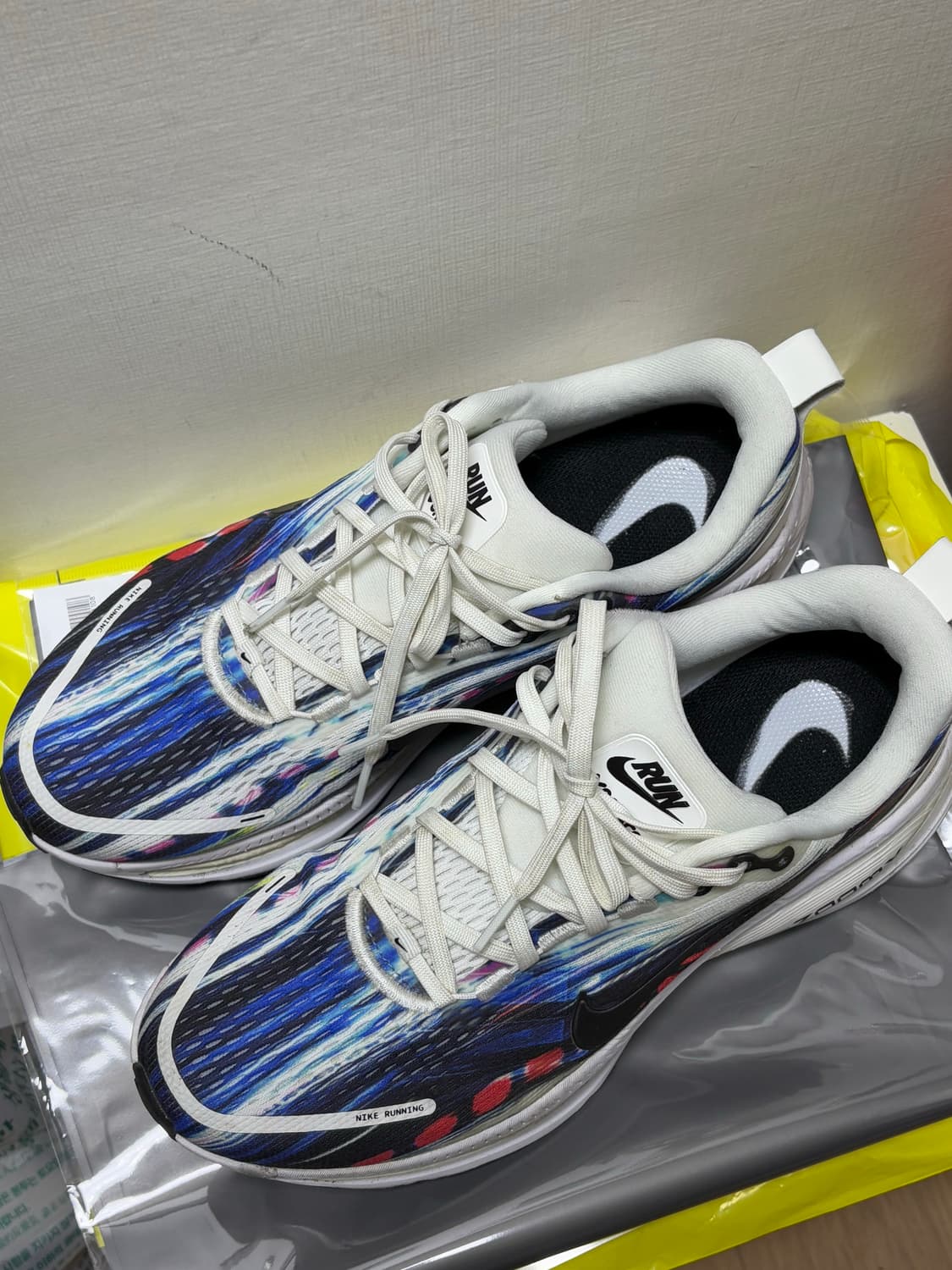 보메로 18 런닝화 275팔아요 상품이미지2