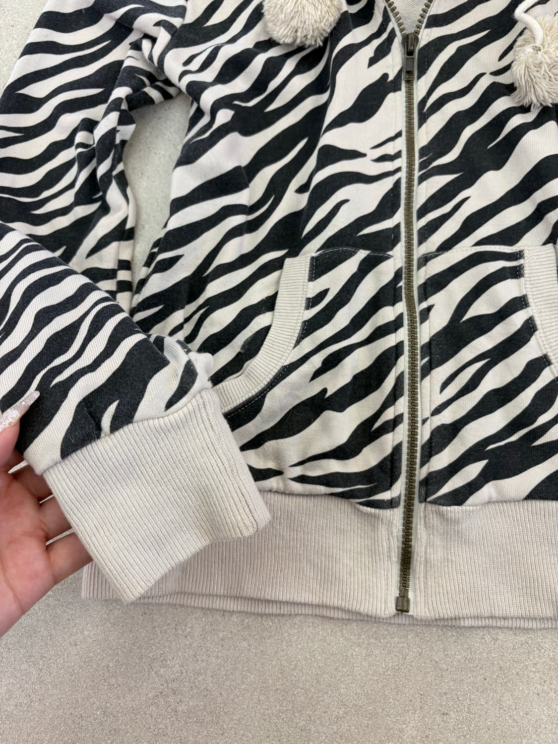 지브라 폼폼 후드집업 상품이미지4