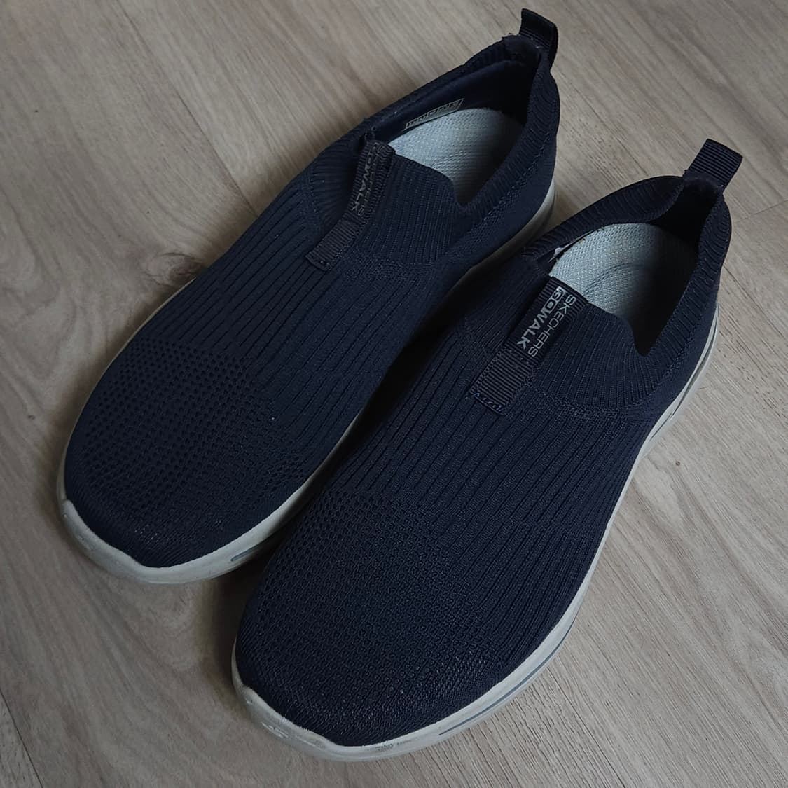 255 ) 스케쳐스 아치핏 고워크 슬립온 네이비 상품이미지2