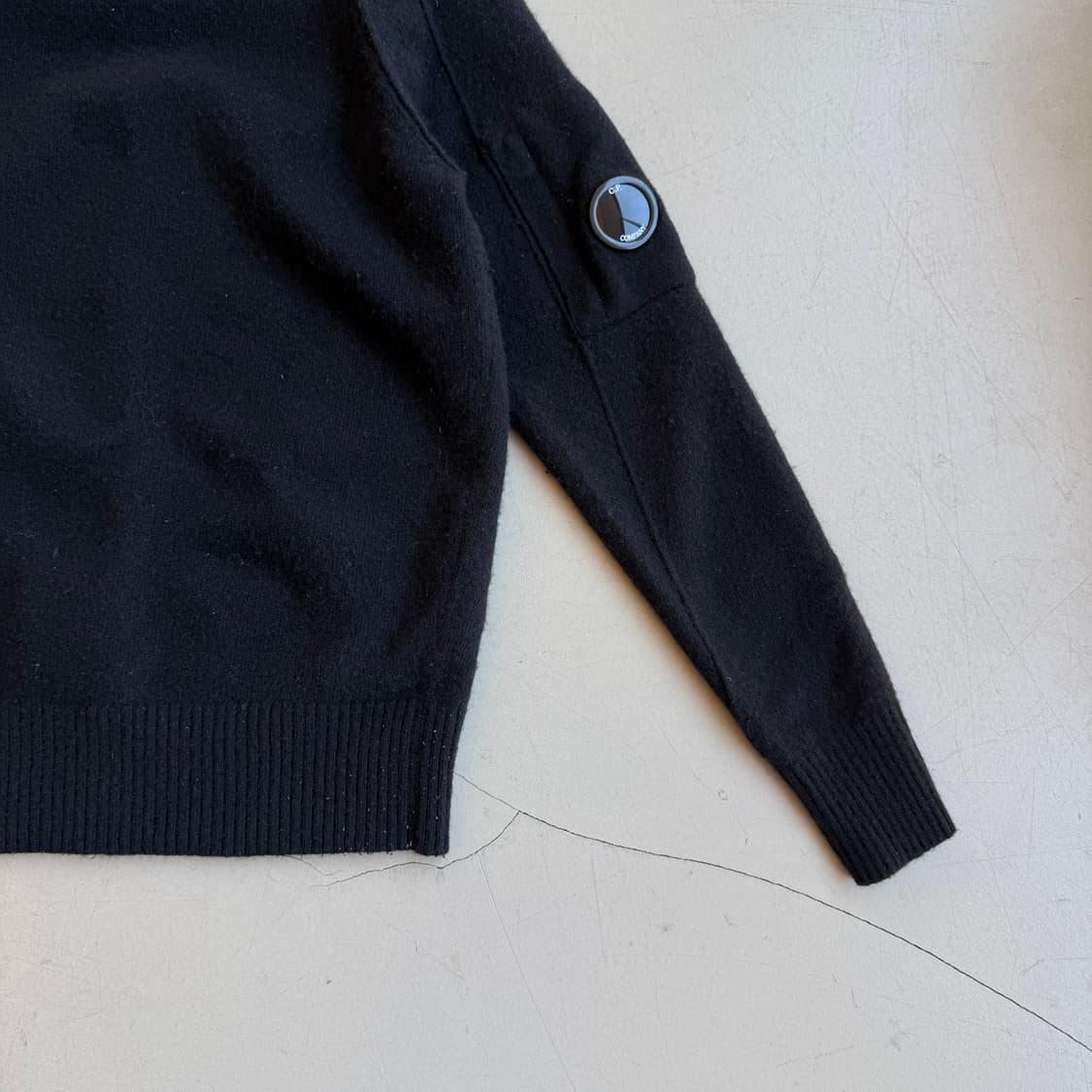 cp컴퍼니 렌즈 니트 스웨터 상품이미지3