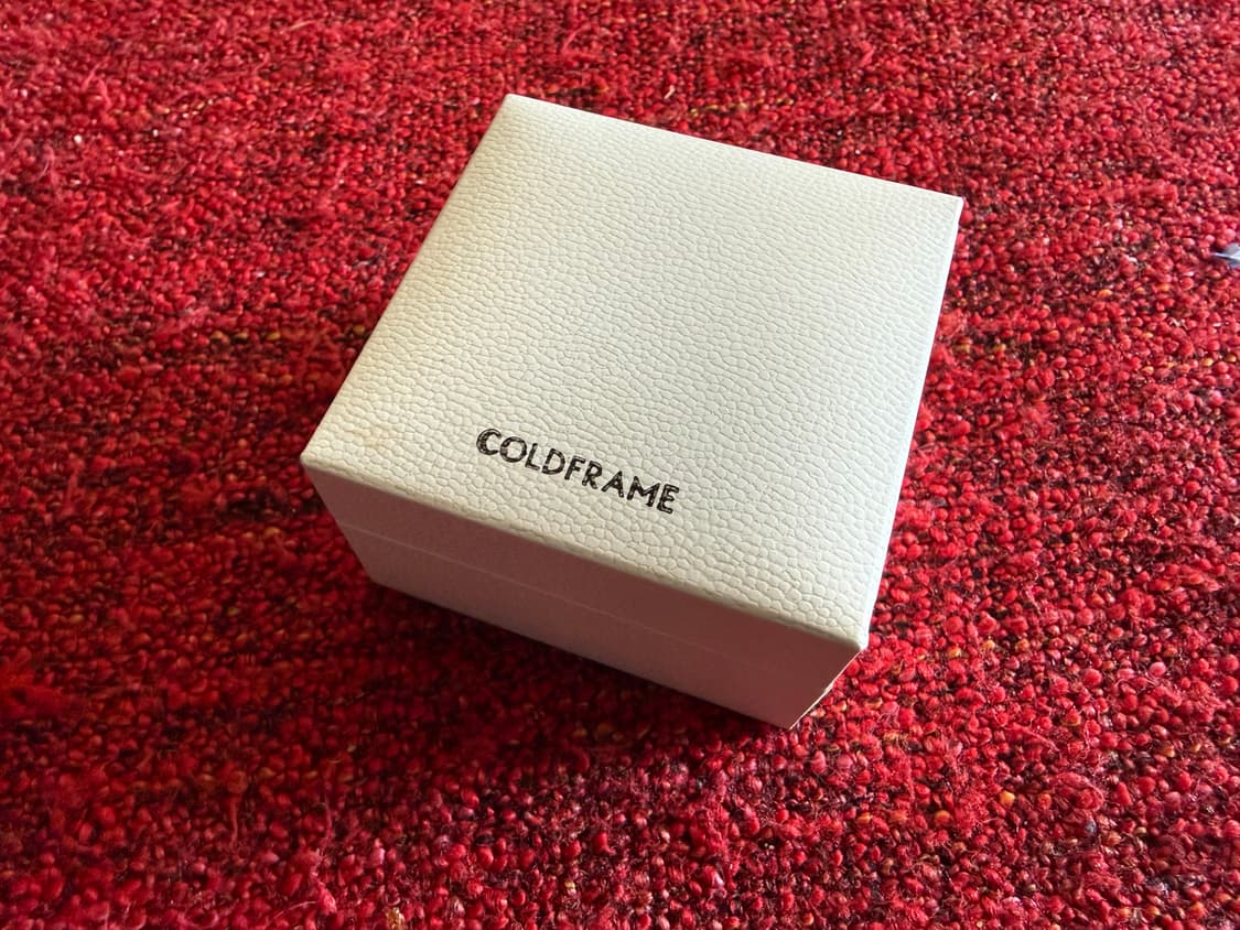 단종된 COLDFRAME 브랜드의 바로크 진주 귀걸이입니다 상품이미지2