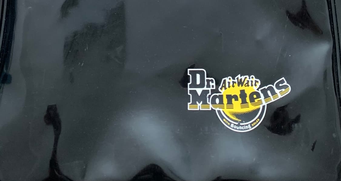 닥터마틴 블랙 에나멜 가방 상품이미지2