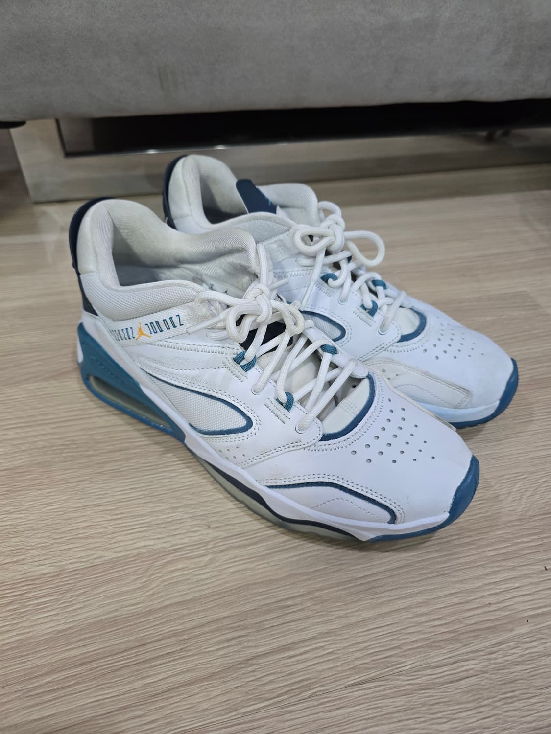 조던 포인트레인 화이트 리프트블루 us9 사이즈 270 상품이미지4