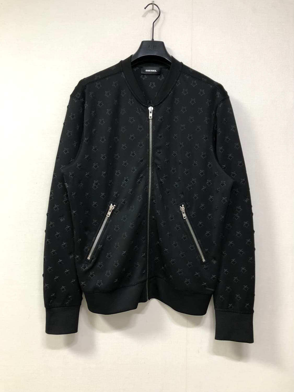 DIESEL 디젤 남성 입체 별 패턴 폴리 스판 봄버자켓 트랙탑 _ 블랙 상품이미지1