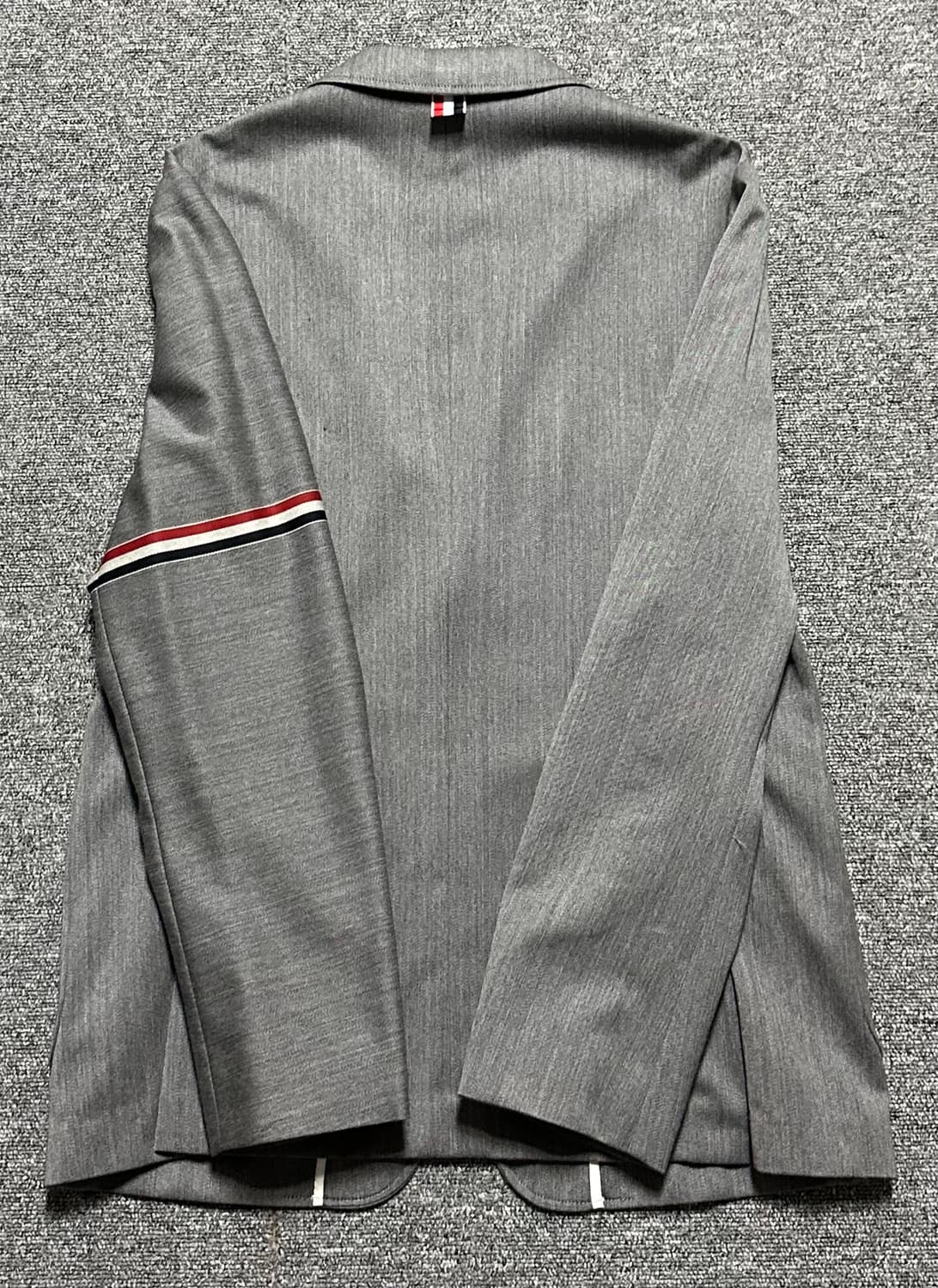 톰브라운 암밴드 블레이저 자켓 상품이미지4