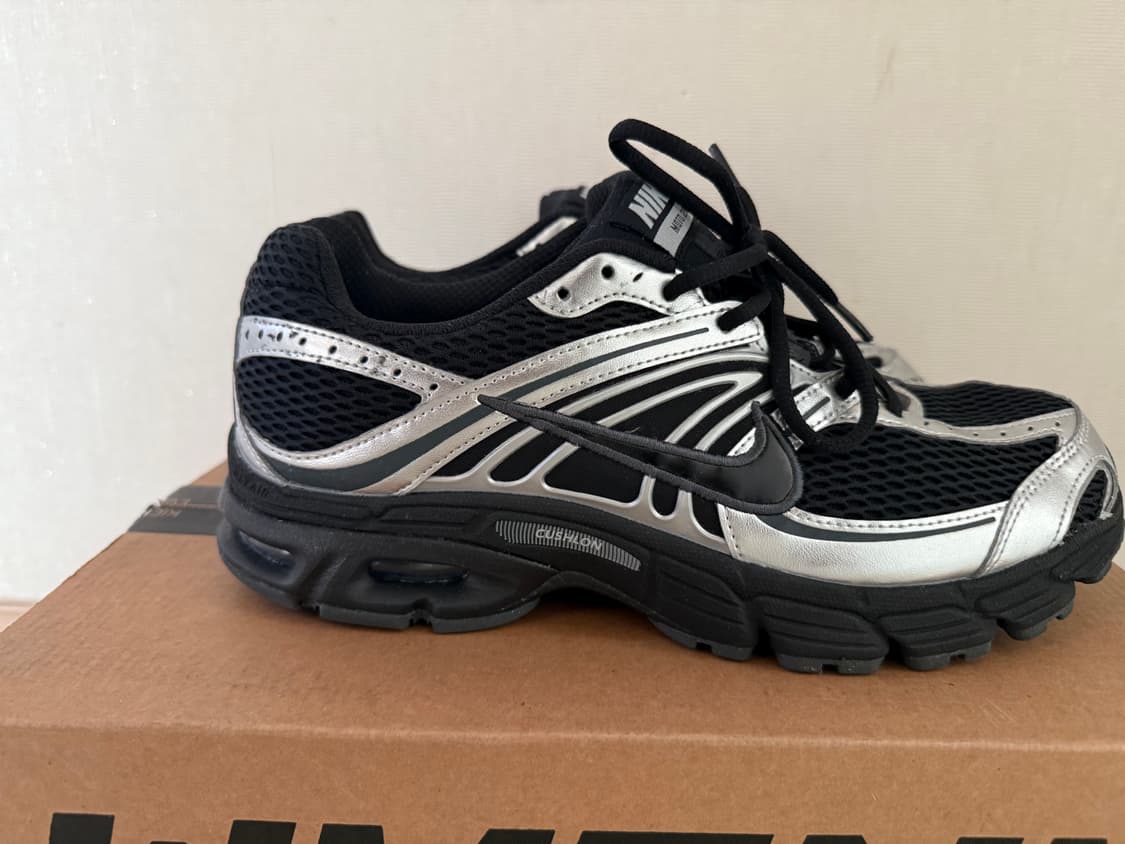 나이키 에어맥스 모토 2K 블랙 메탈릭 실버 285 상품이미지2