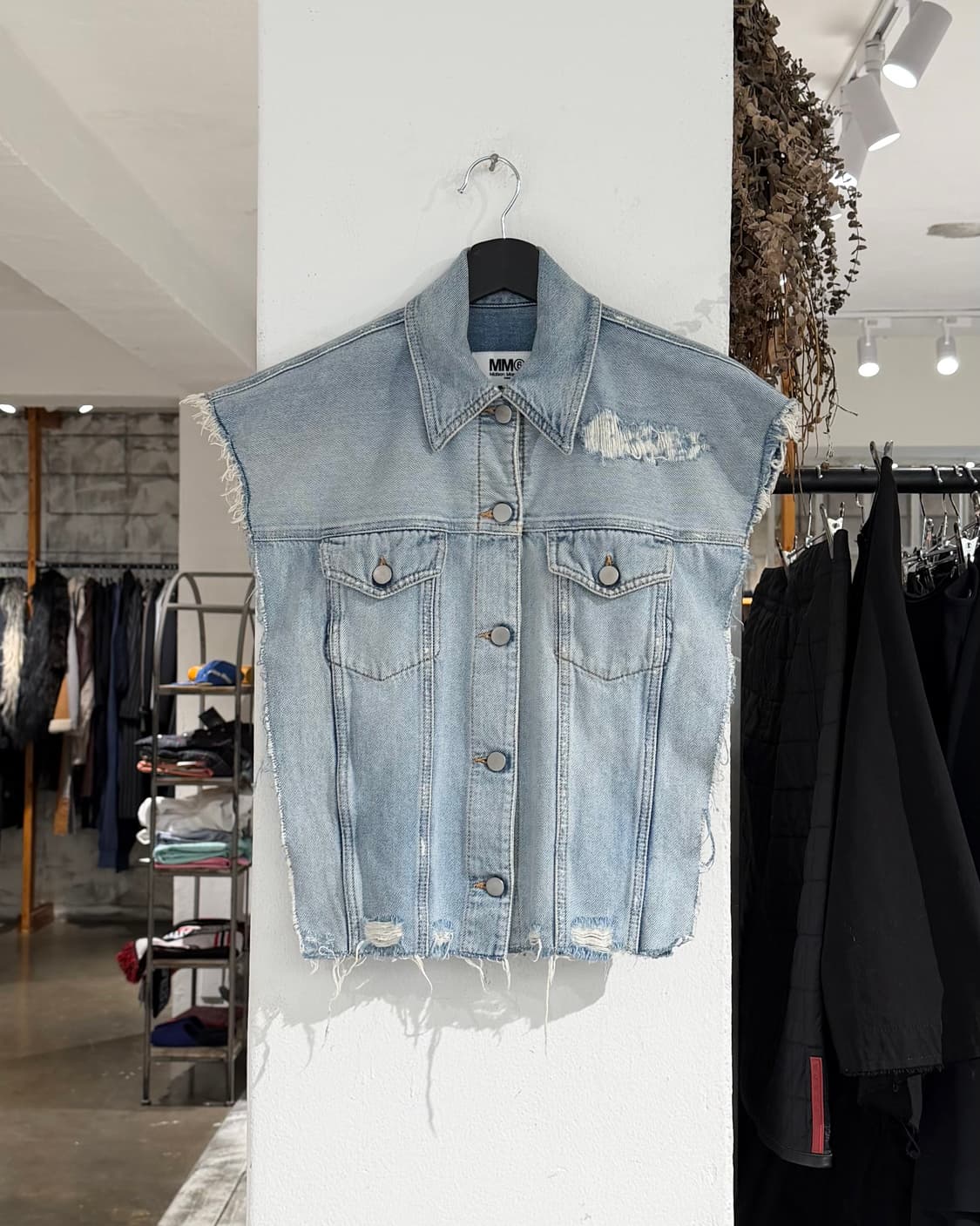 mm6 연청 데미지 데님 베스트  상품이미지1