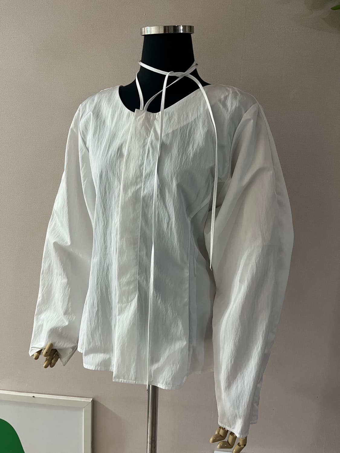 트리밍버드 네크라인스트랩블라우스(화이트) 상품이미지8