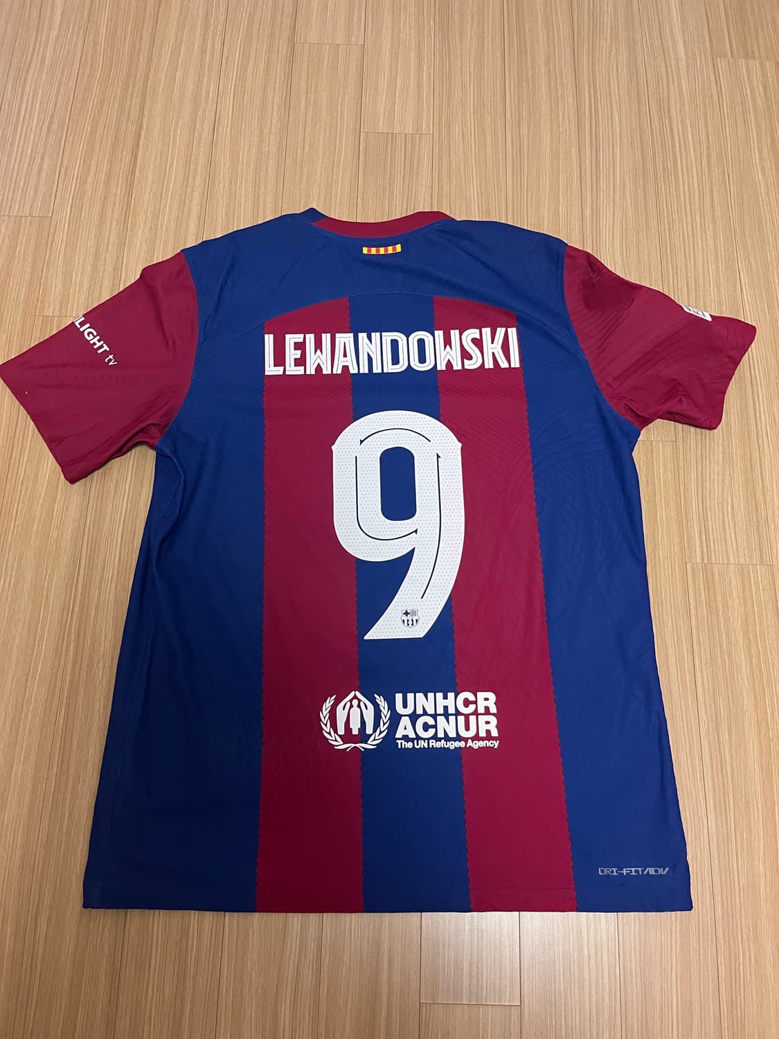 23/24 바르셀로나 어센틱 레반도프스키 상품이미지2