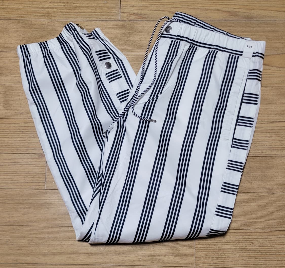 koe 코에 톰브라운 조거팬츠

 상품이미지1