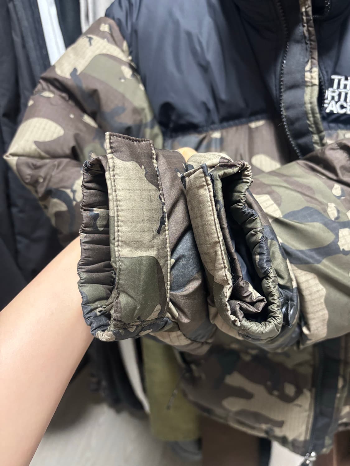 노스페이스 1996 노벨티 눕시 자켓 우드랜드 카모 -S 상품이미지3