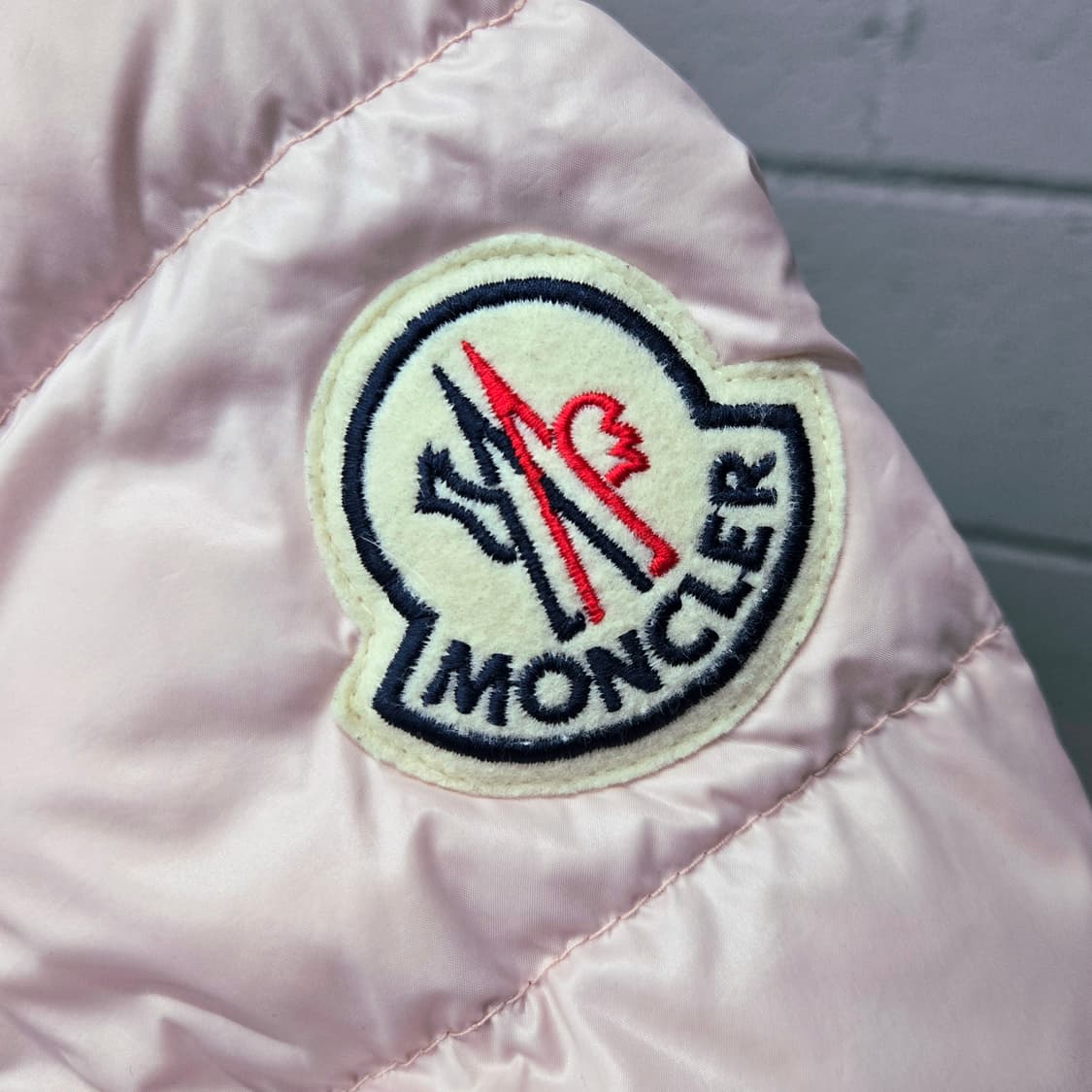 몽클레어 빅로고 숏패딩 여성1사이즈 상품이미지3