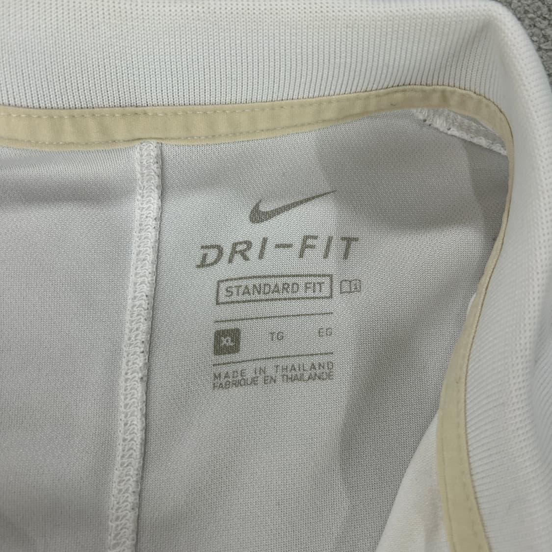 나이키 드라이핏 화이트 반팔  상품이미지2