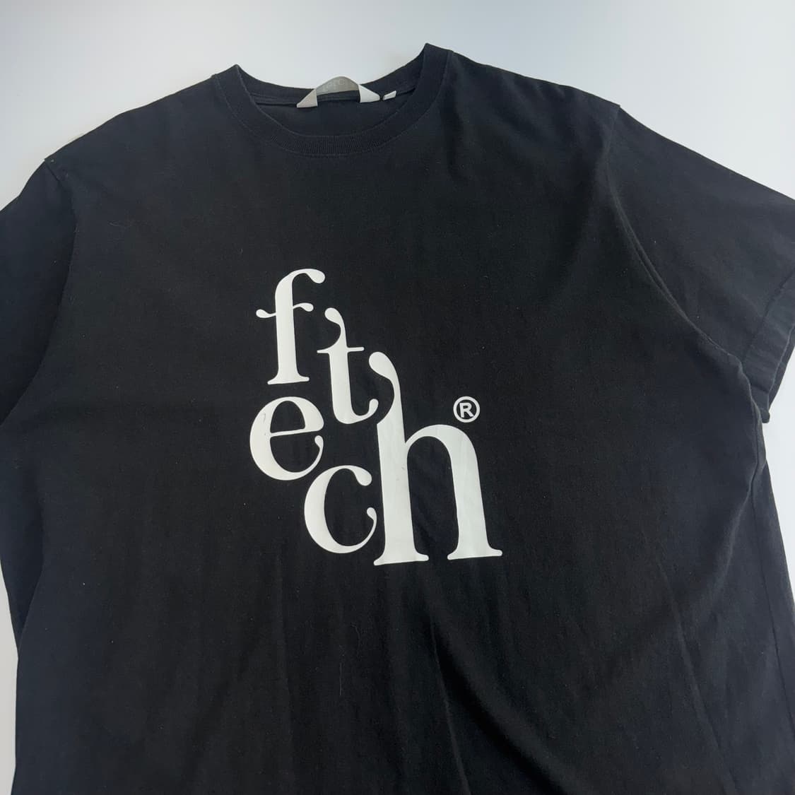 Fetch 패치 화이트 로고 블랙 반팔 상품이미지4