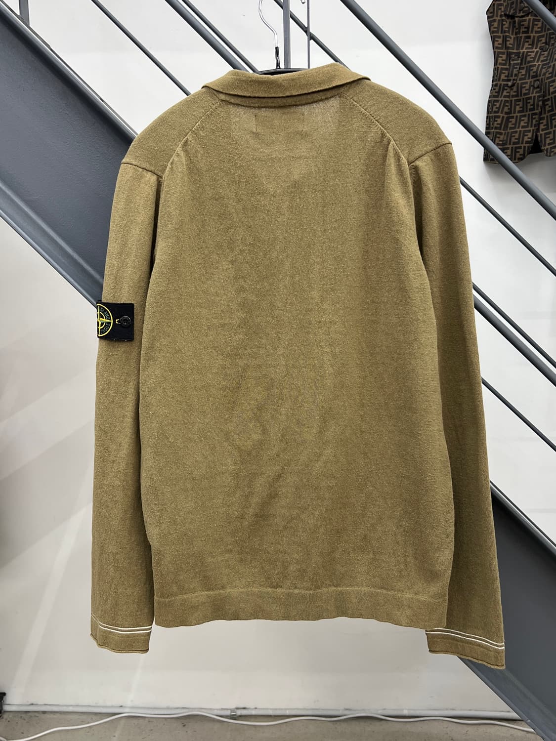 스톤아일랜드 와펜 올리브카키 니트 집업 상품이미지4