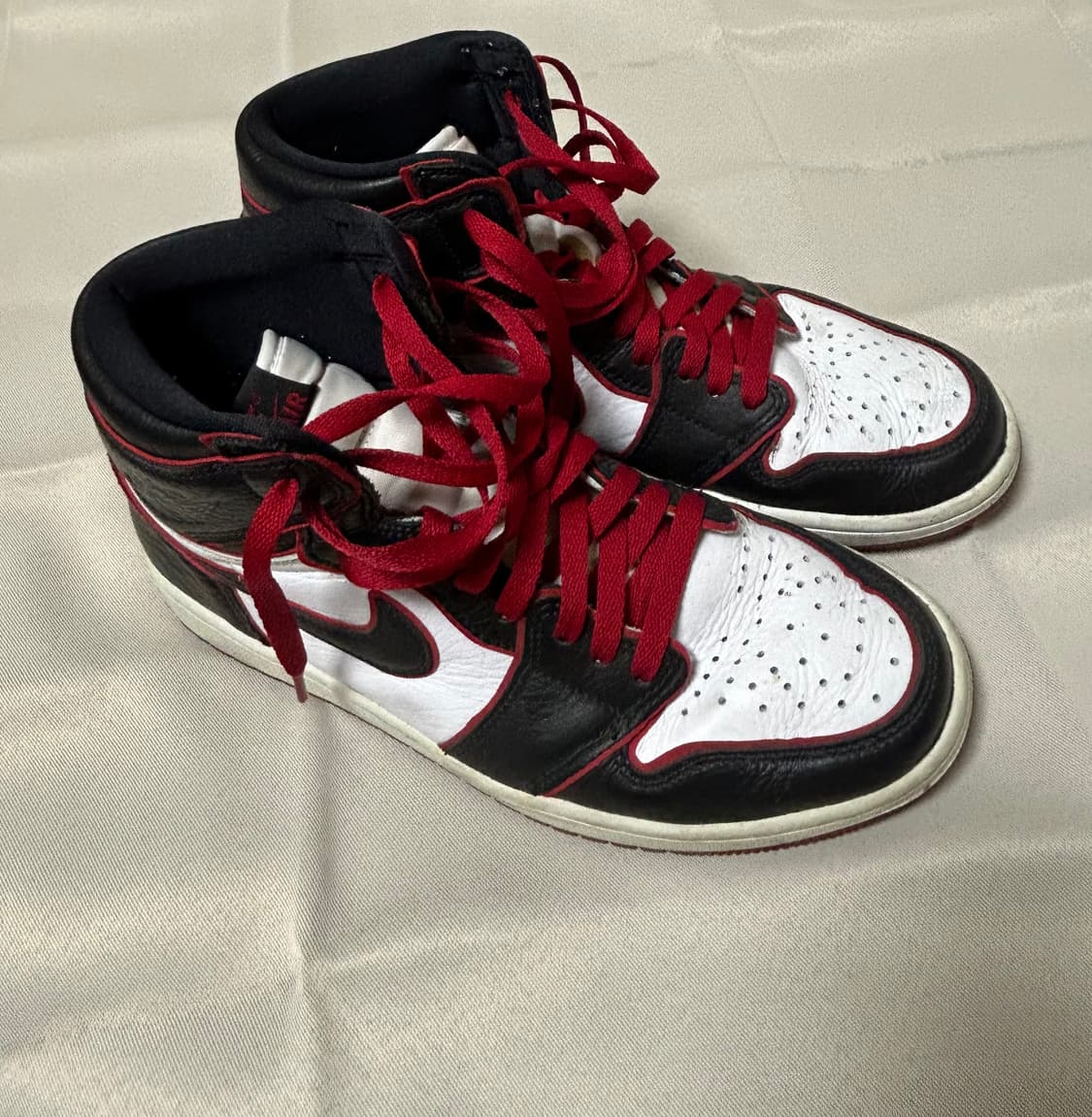 Jordan 1 Retro High OG Bloodline 상품이미지2