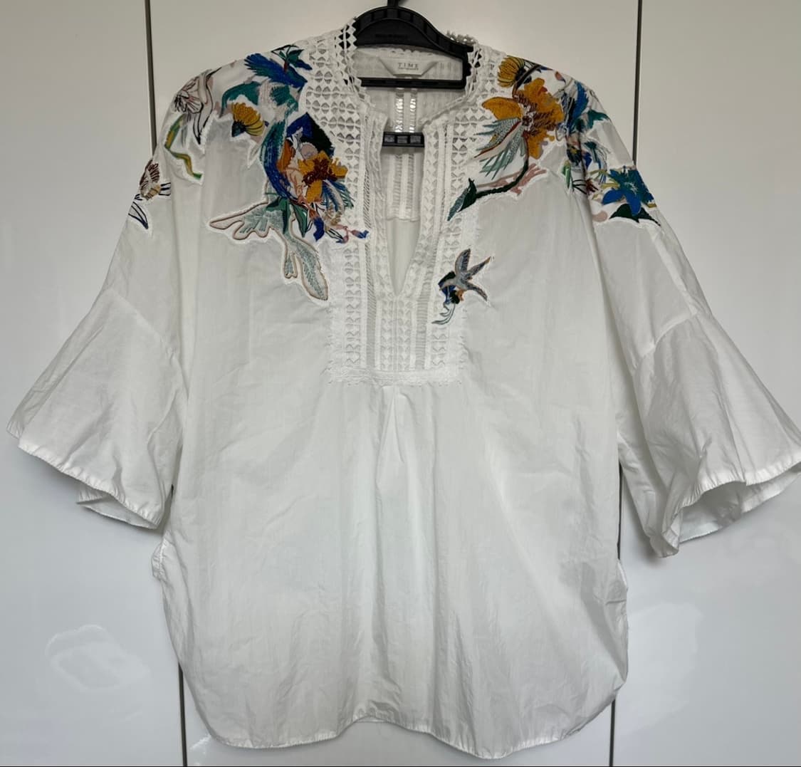 한섬타임TIME 화이트 플라워 자수 블라우스 상품이미지1