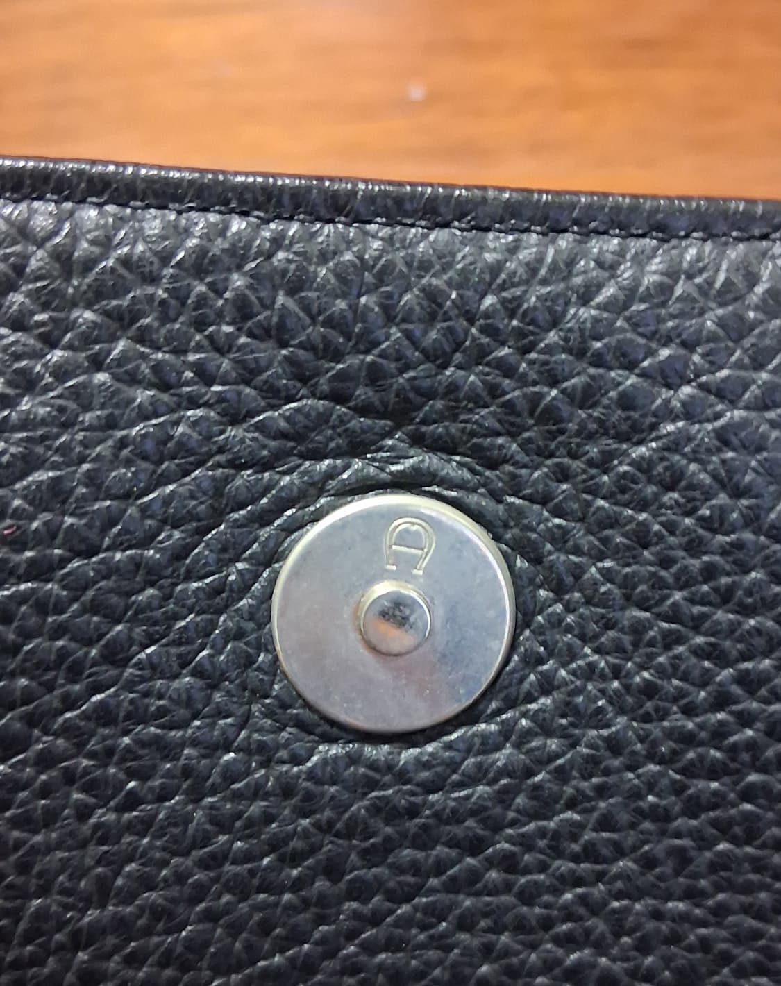 AIGNER 블랙 가죽 숄더백 상품이미지9