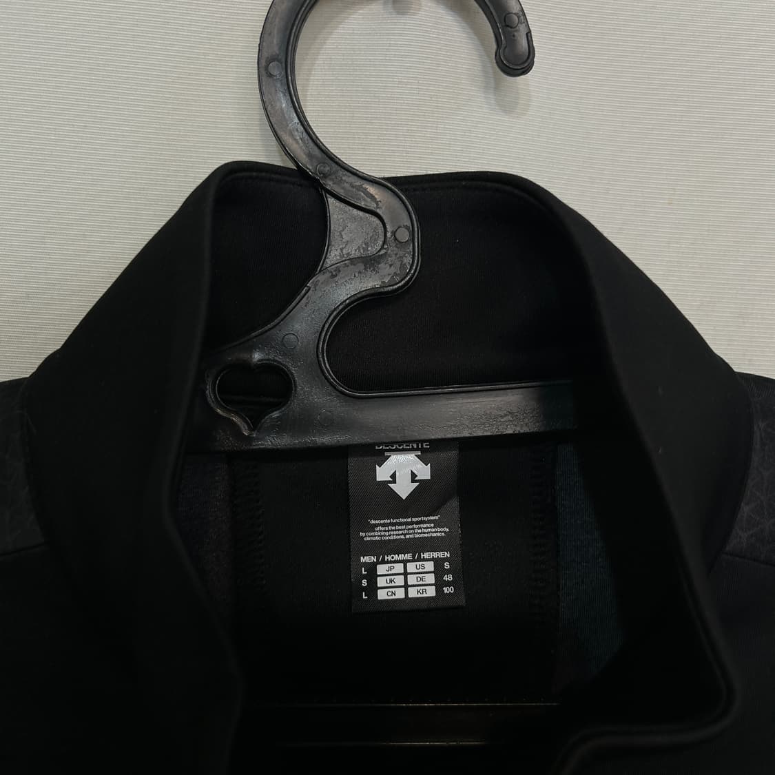 데상트 남성 집업 100 상품이미지2