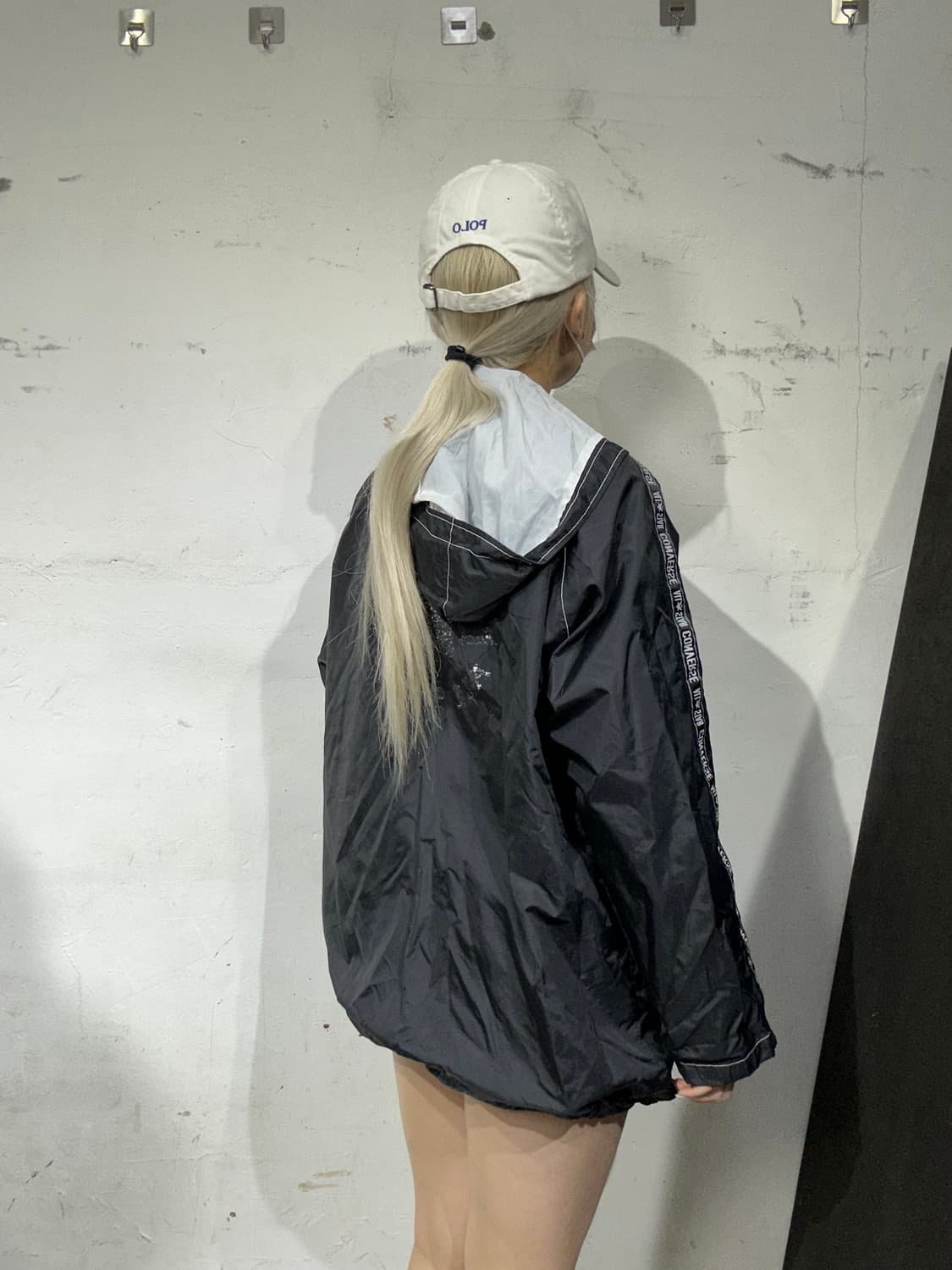 컨버스 블랙 후드 사이드 라인 바람막이 오버핏 트랙 자켓  상품이미지3