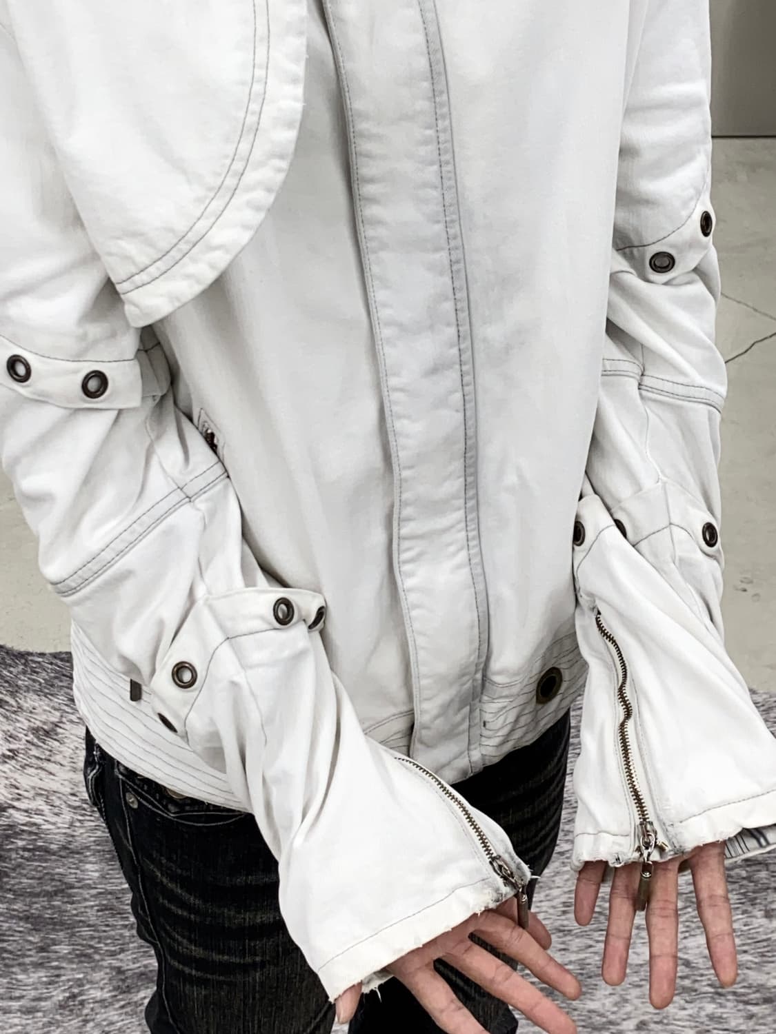 2000s 저스트 카발리 디스트레스드 아일렛 자켓 상품이미지5