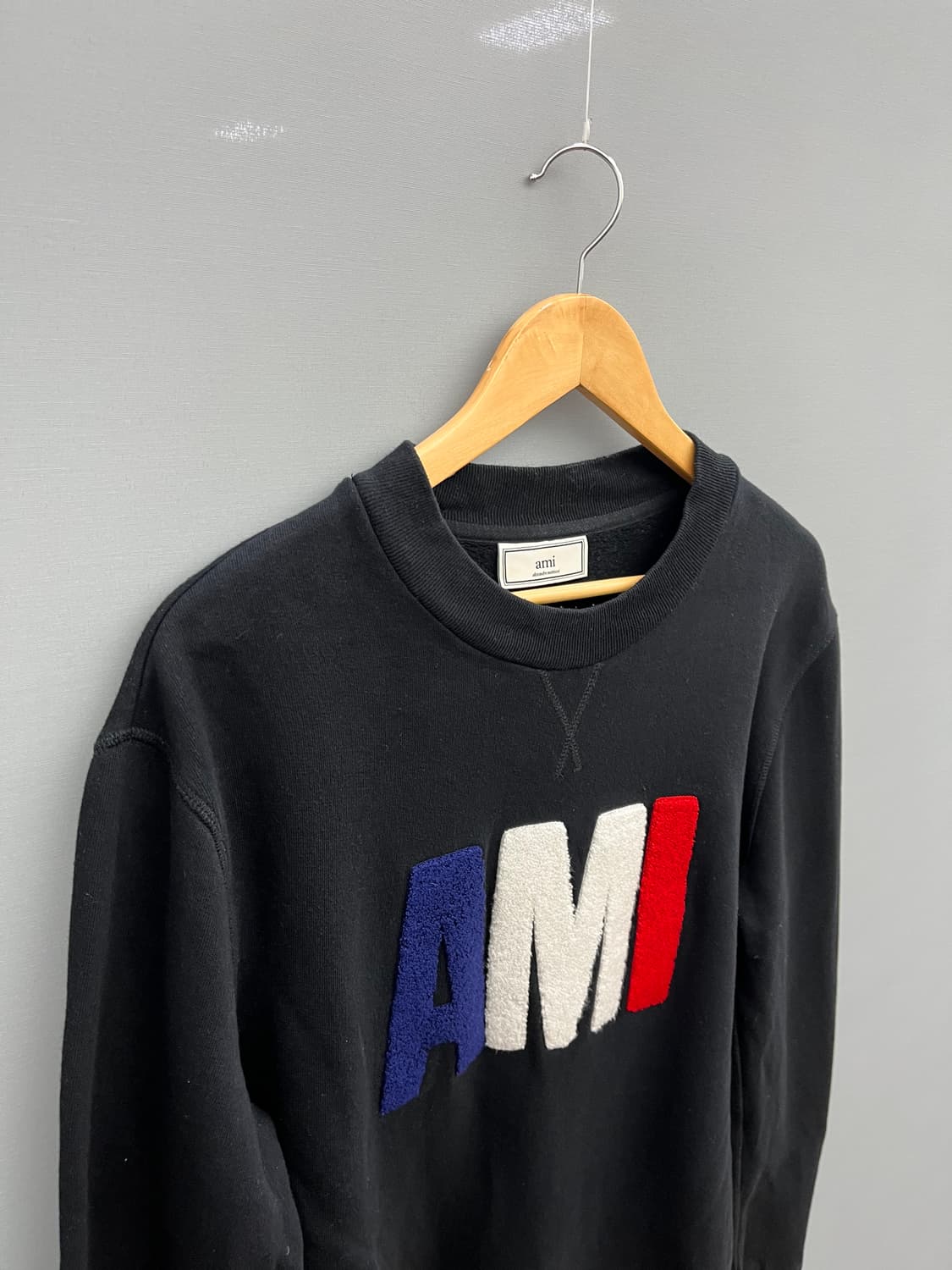 아미 AMI 로고 블랙 맨투맨 상품이미지2