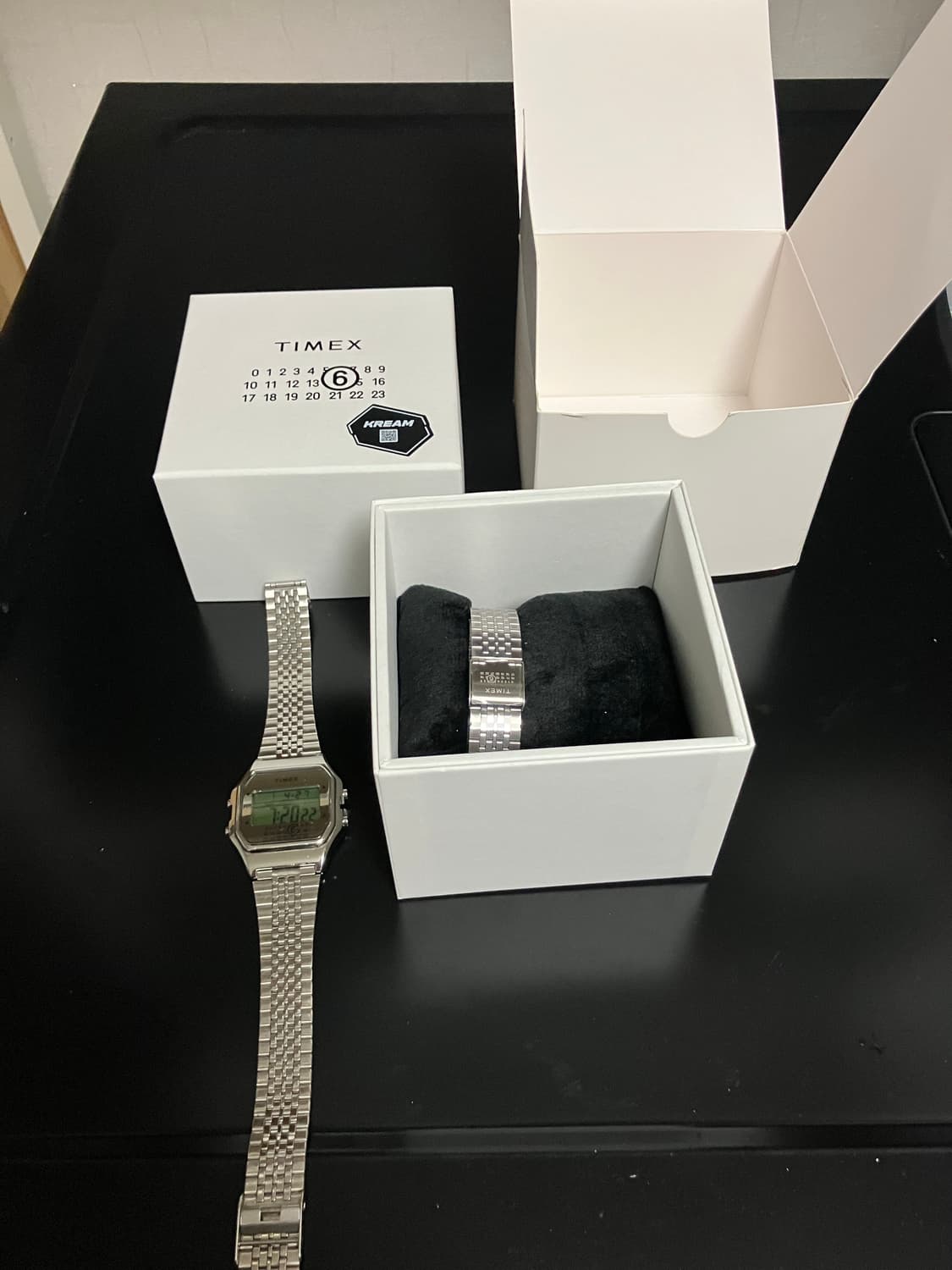 TIMEX T80 MM6 콜라보 실버색 손목 시계 (풀세트) 상품이미지2