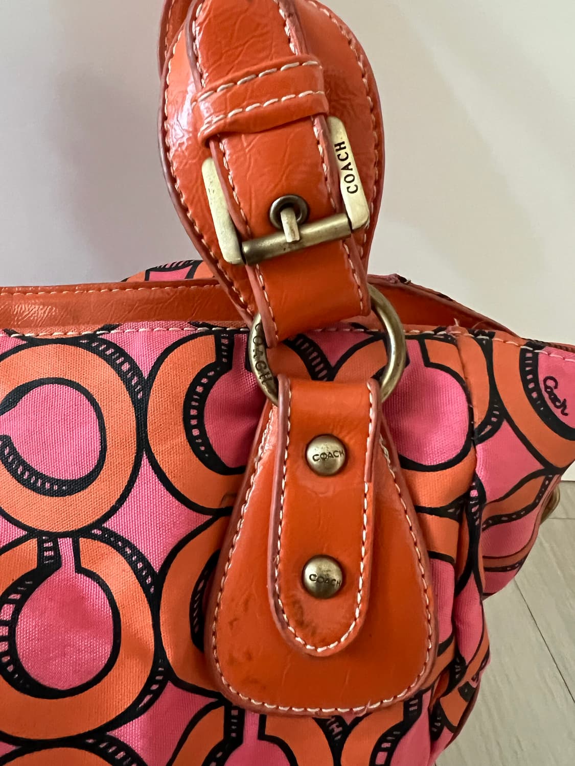 코치 핑크 오렌지색 시그니처 팝아트 캔버스 상품이미지3