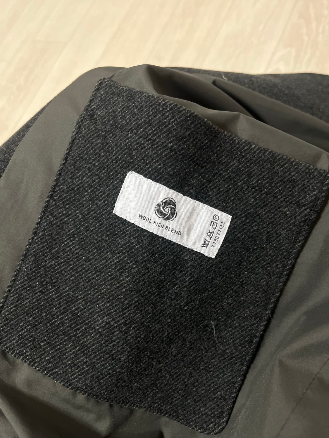 어나더오피스 볼륨 블루종 캐비어 2사이즈 팝니다 상품이미지4