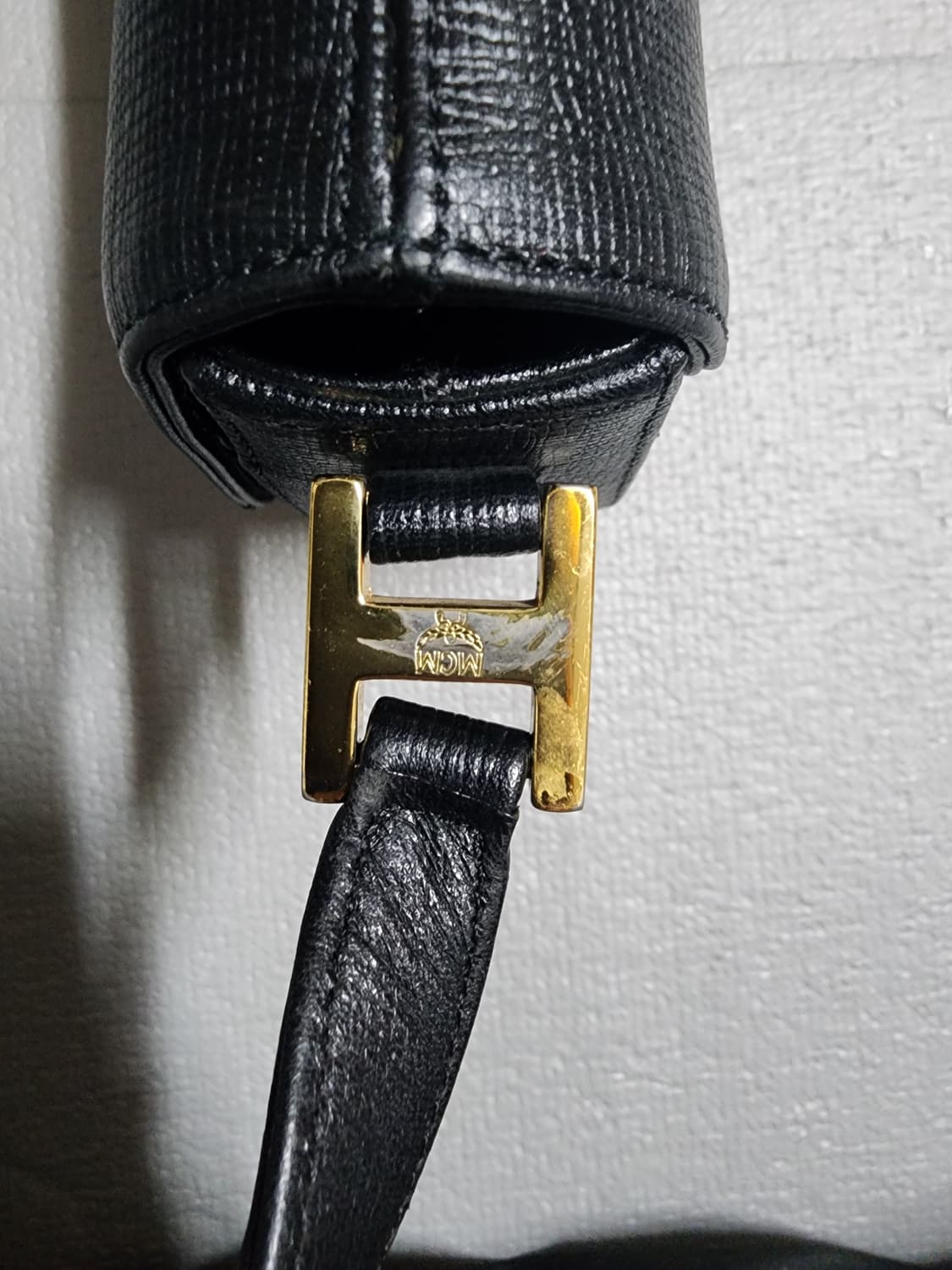 엠씨엠 MCM 클래식 레더 플랩 숄더백 상품이미지10
