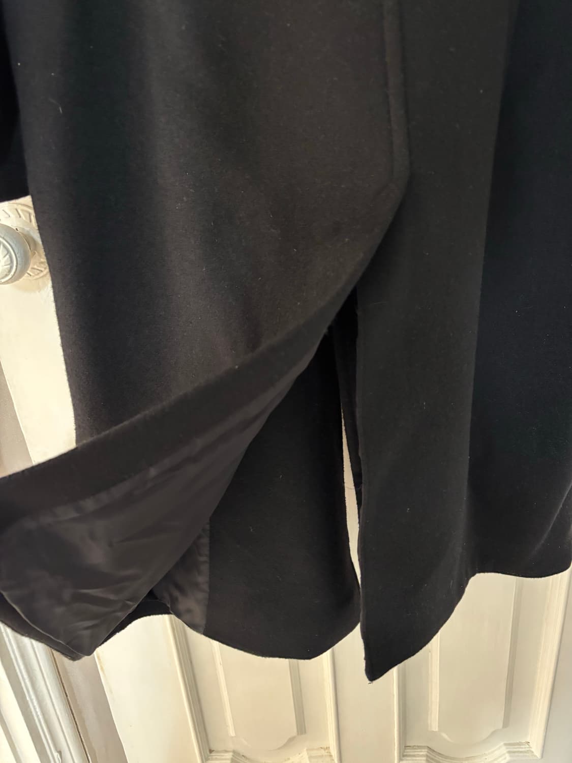 COS 24fw 블랙 오버핏 더블 롱코트 상품이미지4