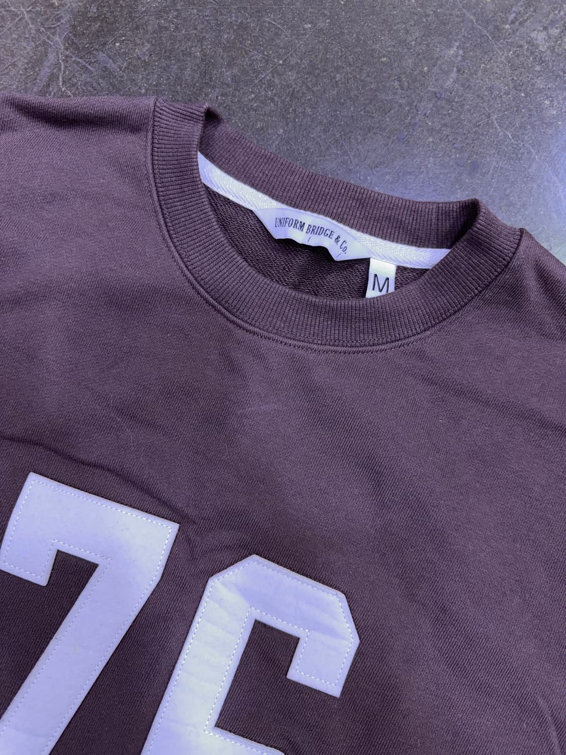 유니폼브릿지 76 패치 맨투맨 스웻셔츠 브라운 M 상품이미지3