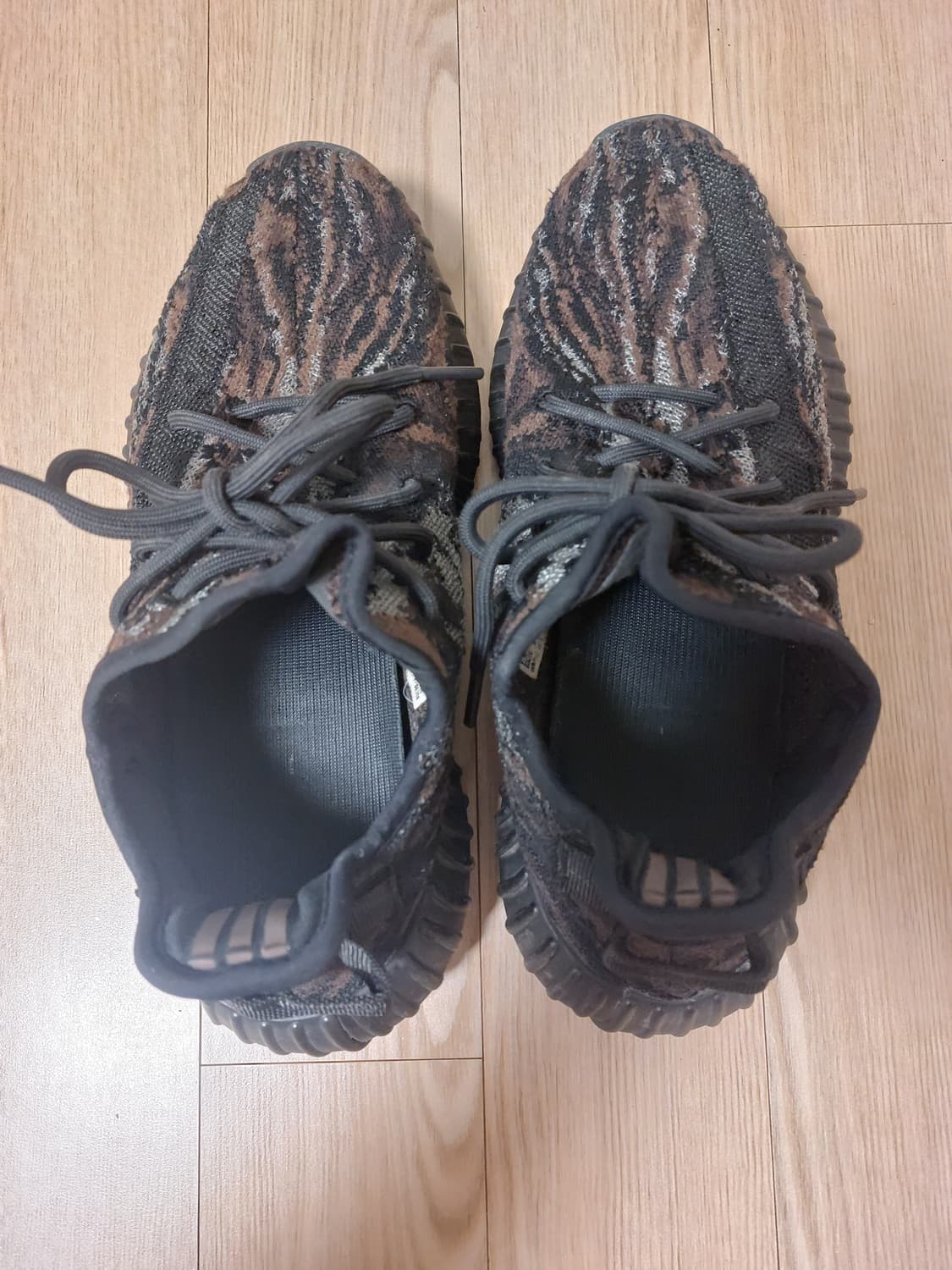 255)아디다스 이지 부스트 350 V2 믹스 락 상품이미지3