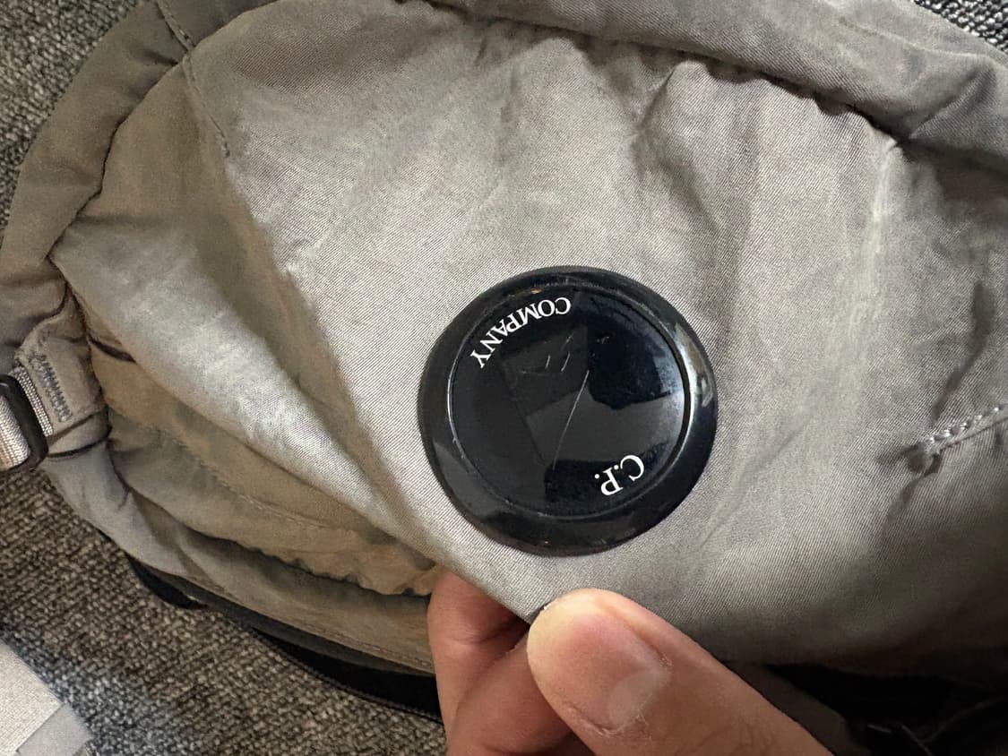 CP컴퍼니 나일론 B 크로스바디 팩 실버 상품이미지2