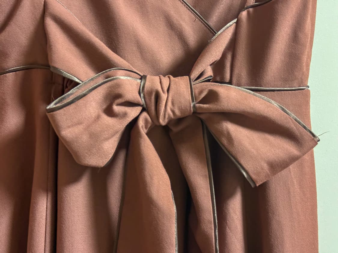 내츄럴뀌뚜르 백리본 파이핑 캐미 원피스 벽돌색 상품이미지10