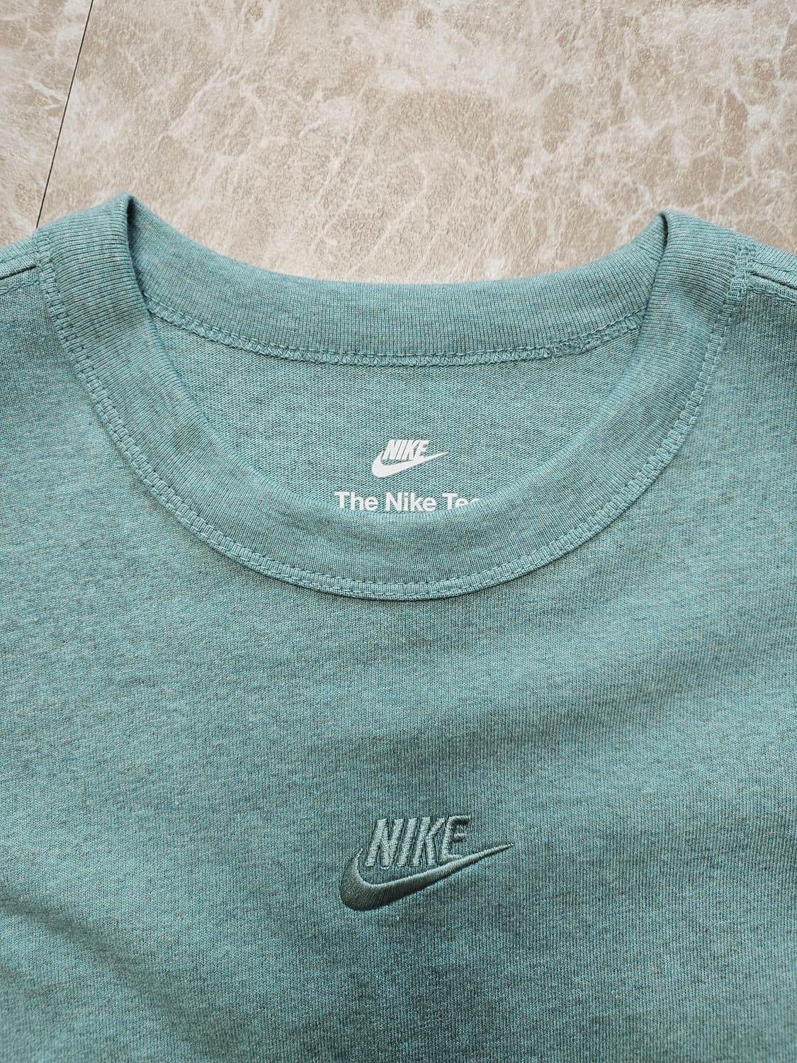 나이키  프리미엄 에센셜 긴팔 티셔츠 M 상품이미지3