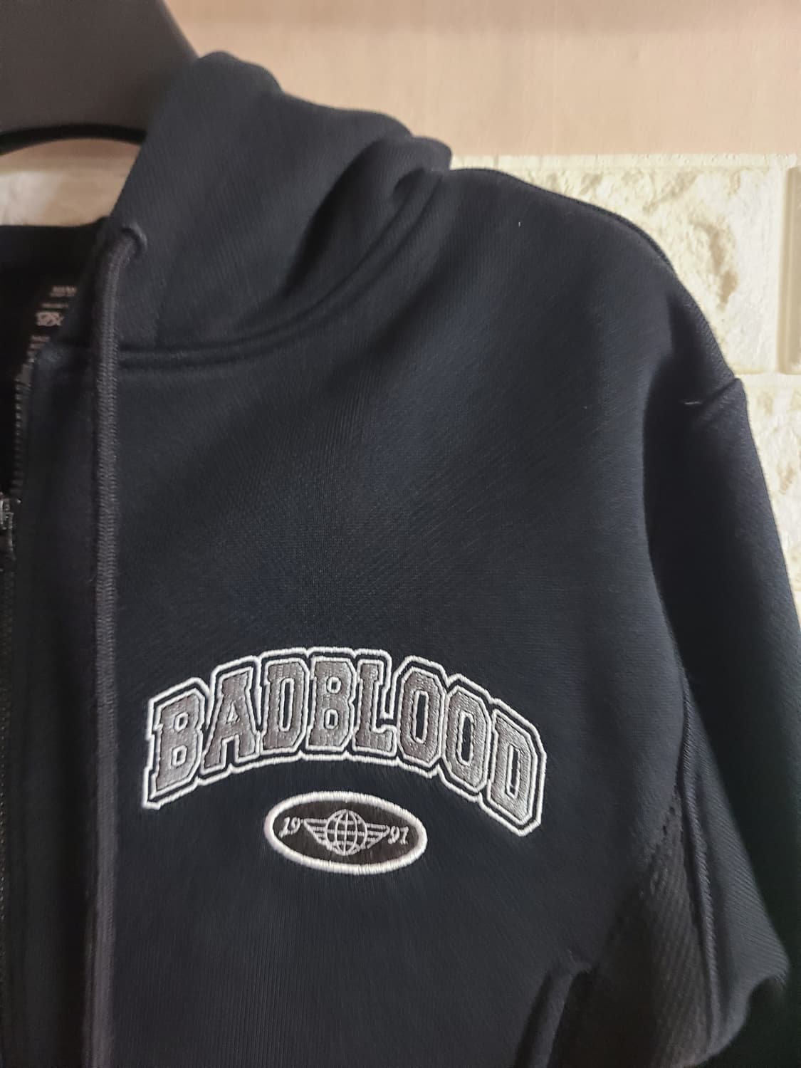 배드블러드 크롭 후드집업 블랙 S 상품이미지2