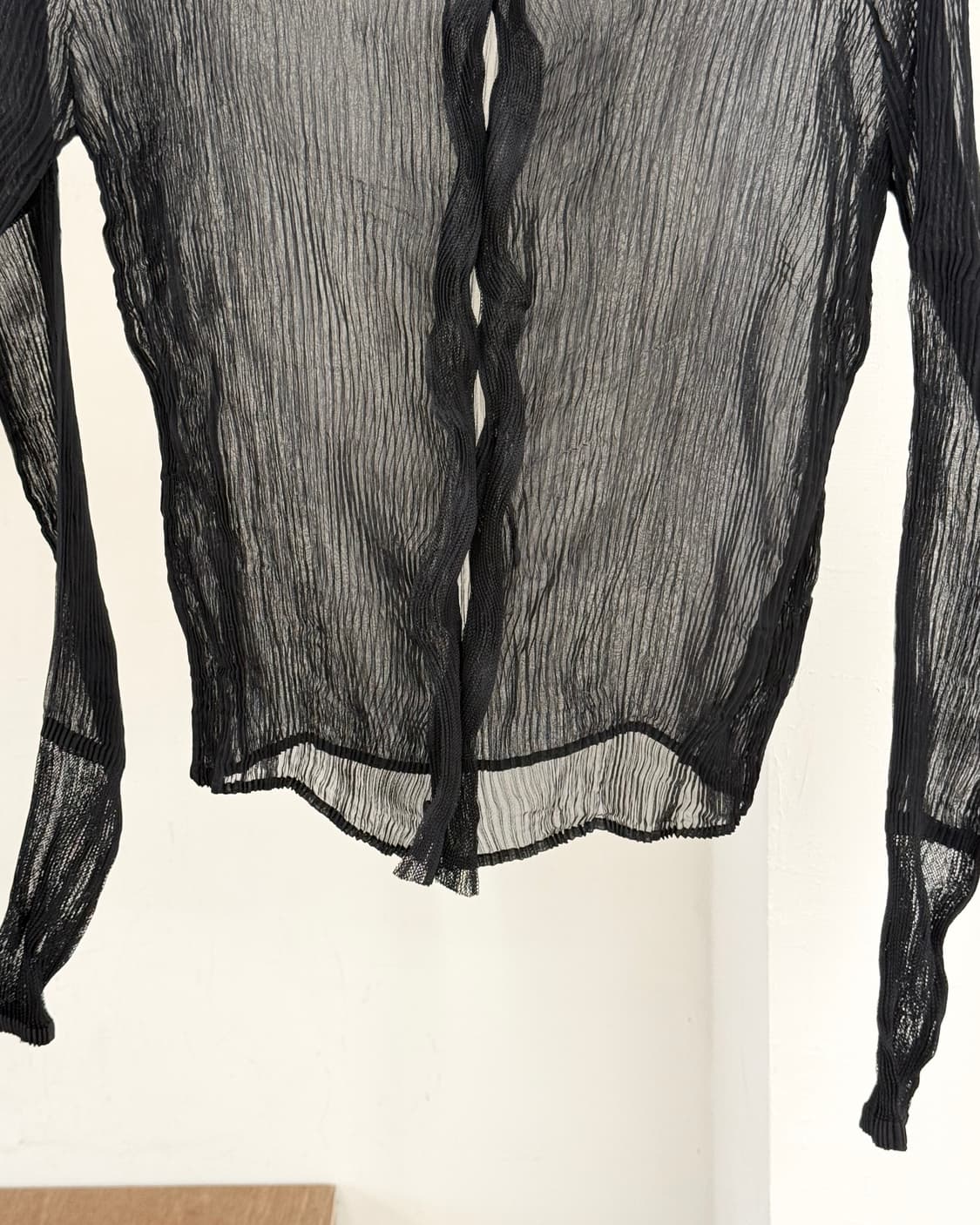 이세이 미야케 블랙 시스루 플리츠 가디건 상품이미지5
