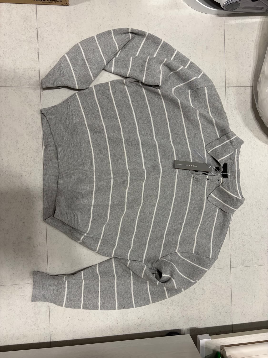 (새상품) dnsr 디앤써 스트라이프 크롭 카라 니트 L사이즈 상품이미지3