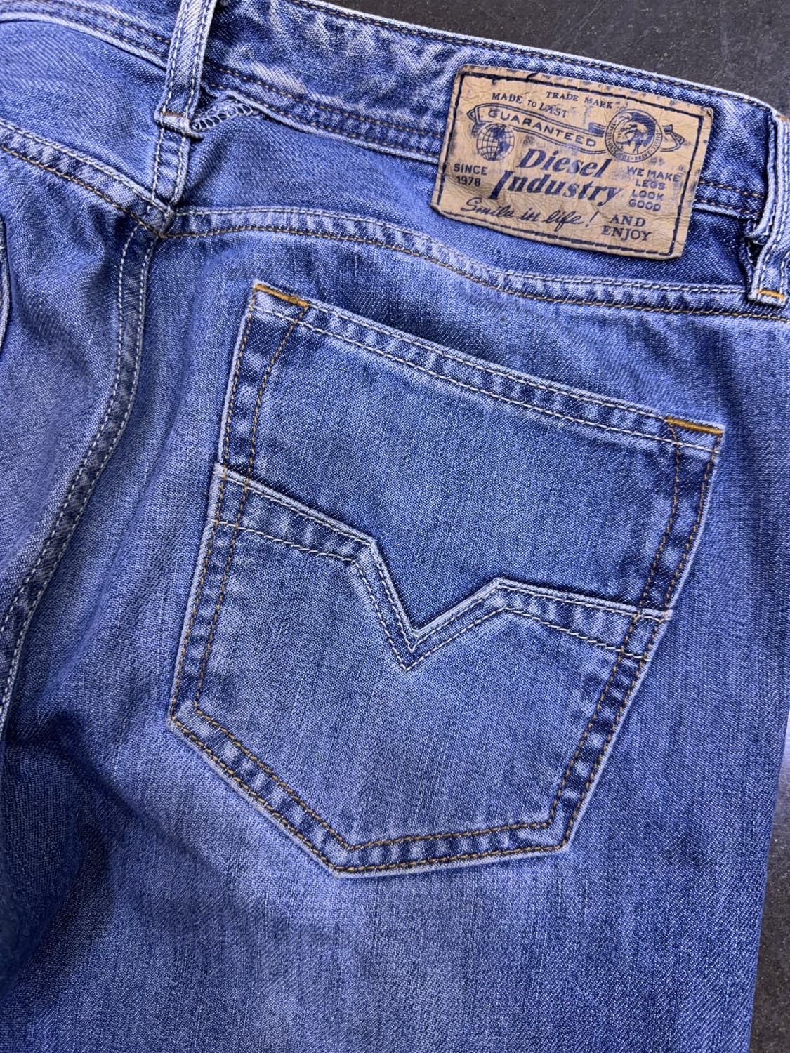 디젤 라키 레귤러 스트레이트핏 빈티지 워싱 데님팬츠 31 상품이미지10