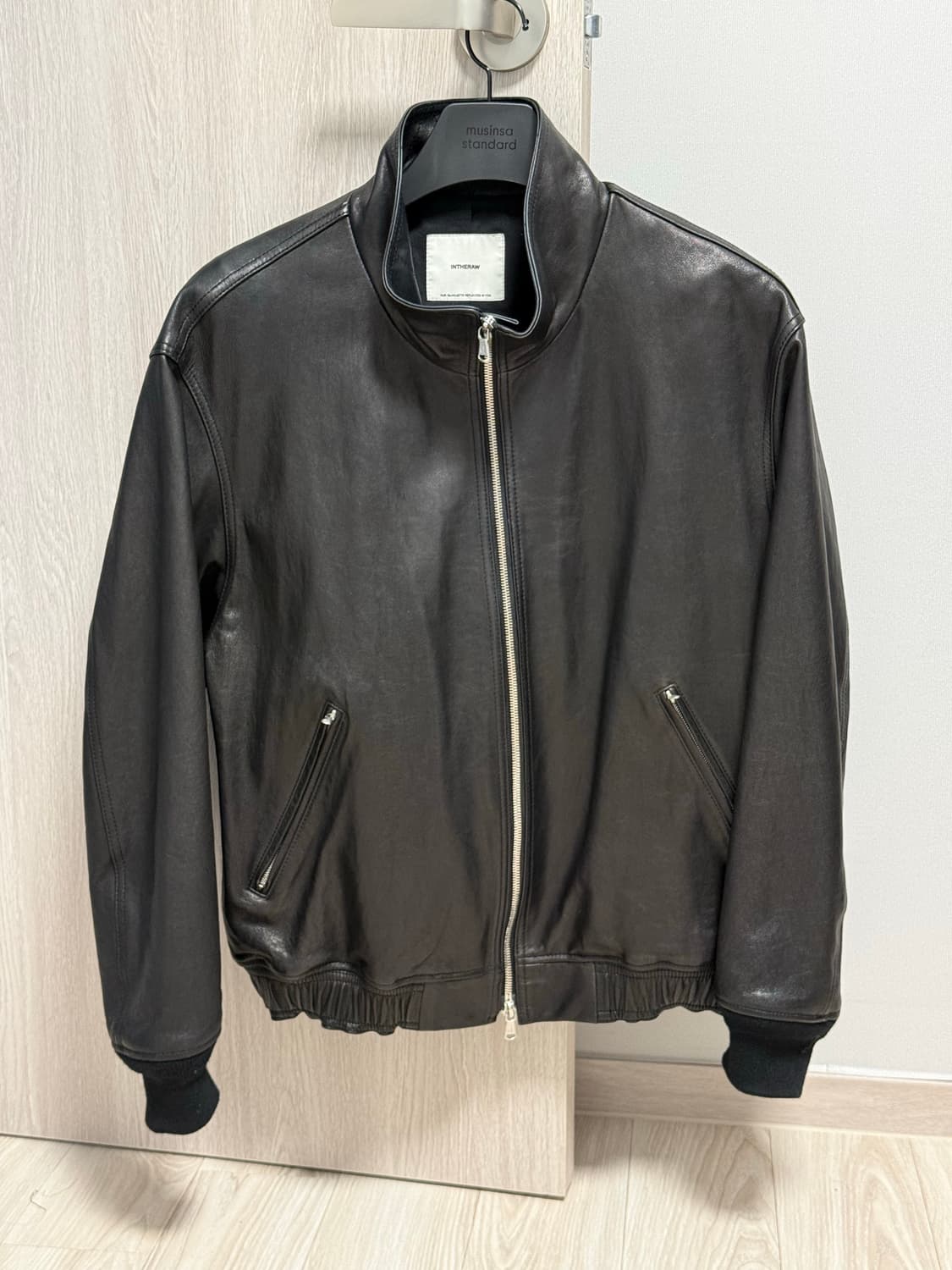 (2size) 인더로우 하이넥 램스킨 베지터블 레더자켓 상품이미지1